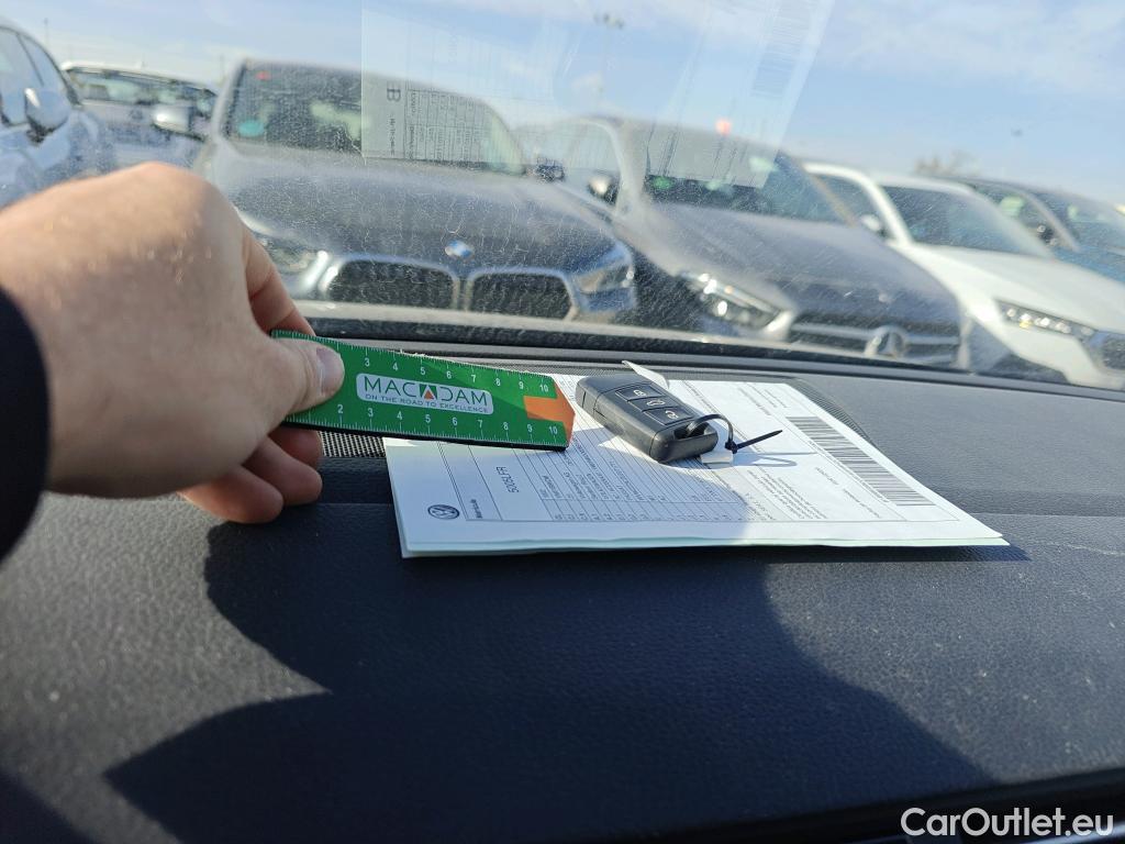  Volkswagen  Passat VOLKSWAGEN  / 2019 / 5P / familiar Variant Business 2.0 TDI 110kW #4