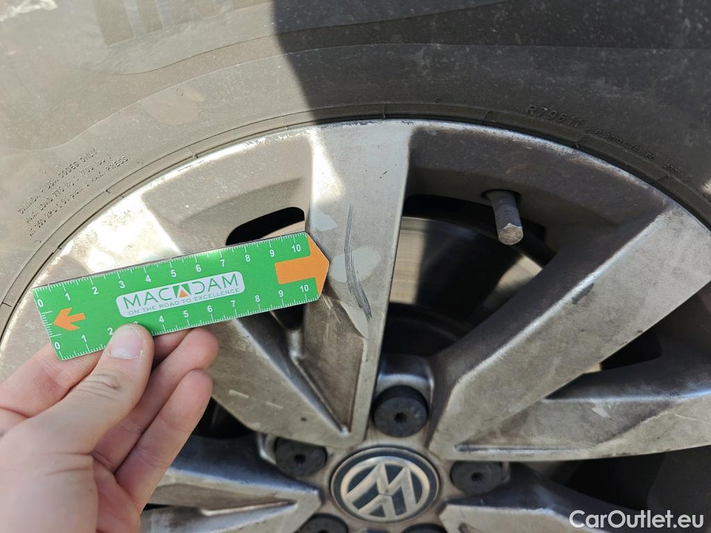  Volkswagen  Passat VOLKSWAGEN  / 2019 / 5P / familiar Variant Business 2.0 TDI 110kW #30