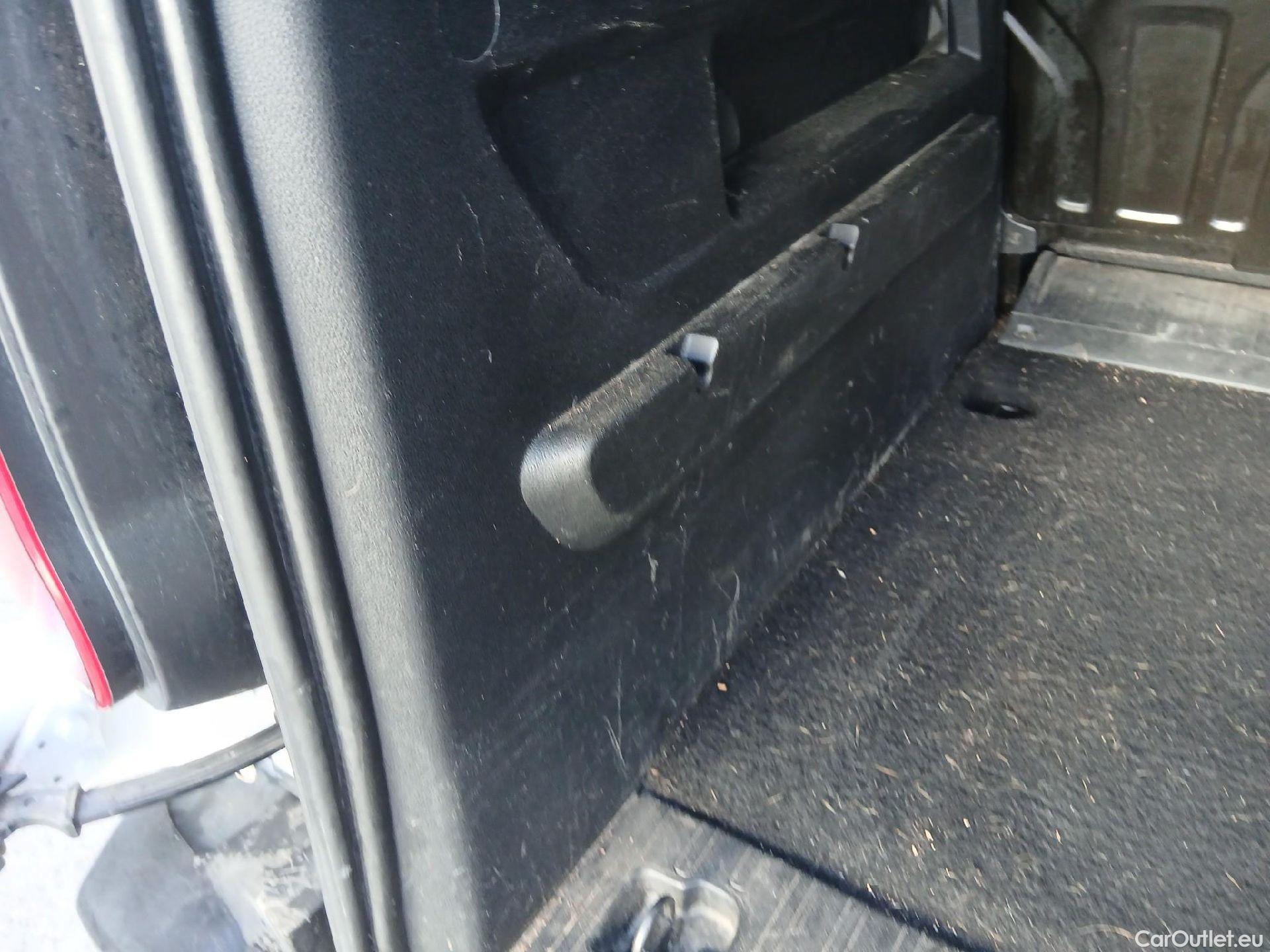  Citroen  Berlingo CITROEN  / 2018 / 4P / combi Talla M BlueHDi 100 LIVE (AC) #31