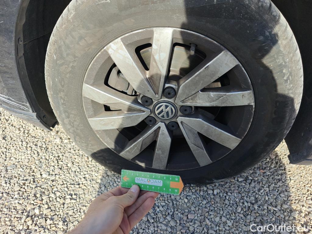  Volkswagen  Passat VOLKSWAGEN  / 2019 / 5P / familiar Variant Business 2.0 TDI 110kW #29