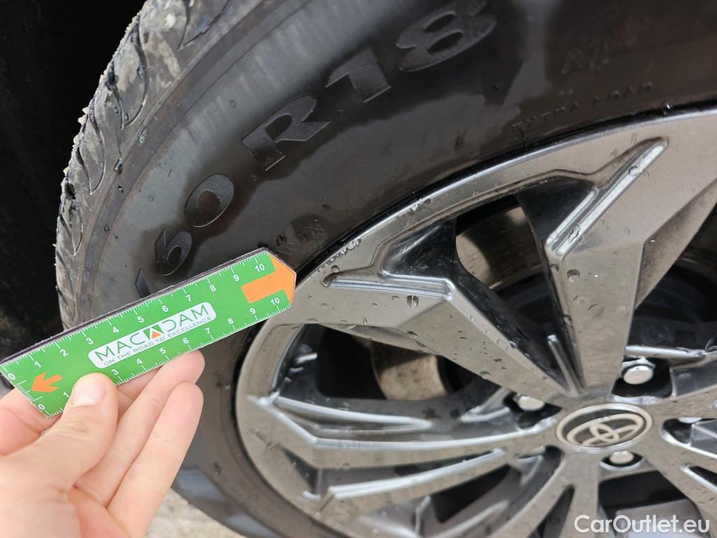  Toyota  RAV4 TOYOTA  / 2018 / 5P / todoterreno 2.5l 220H Advance #41