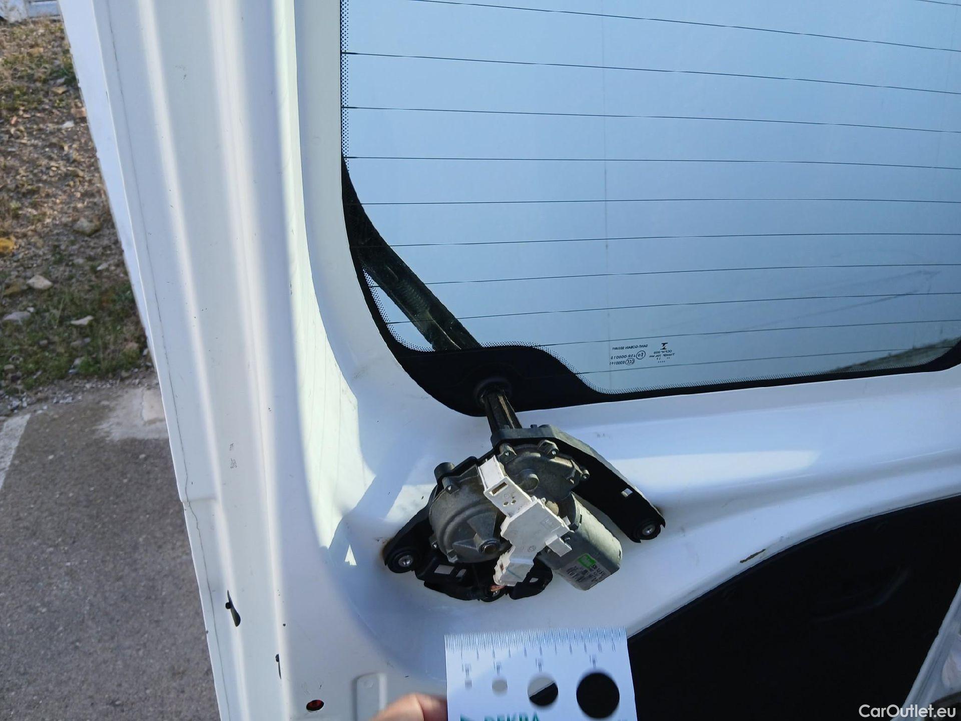  Citroen  Berlingo CITROEN  / 2018 / 4P / combi Talla M BlueHDi 100 LIVE (AC) #33