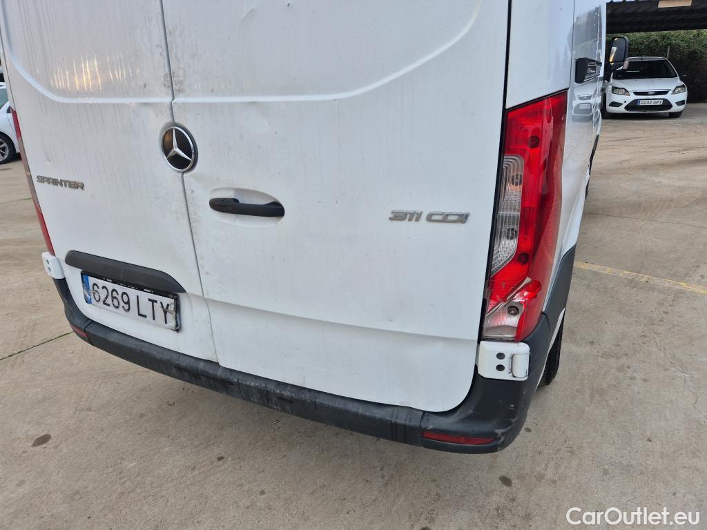  Mercedes  Sprinter MERCEDES-BENZ  / 2018 / 4P / furgón 311 CDI MEDIO 3.5T T. ALTO #25