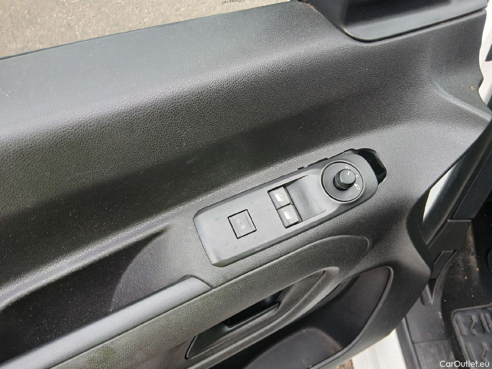  Opel  Combo OPEL  / 2018 / 3P / furgón derivado de turismo 1.6 TD S/S 74kW (100CV) Express L H1 650 #39