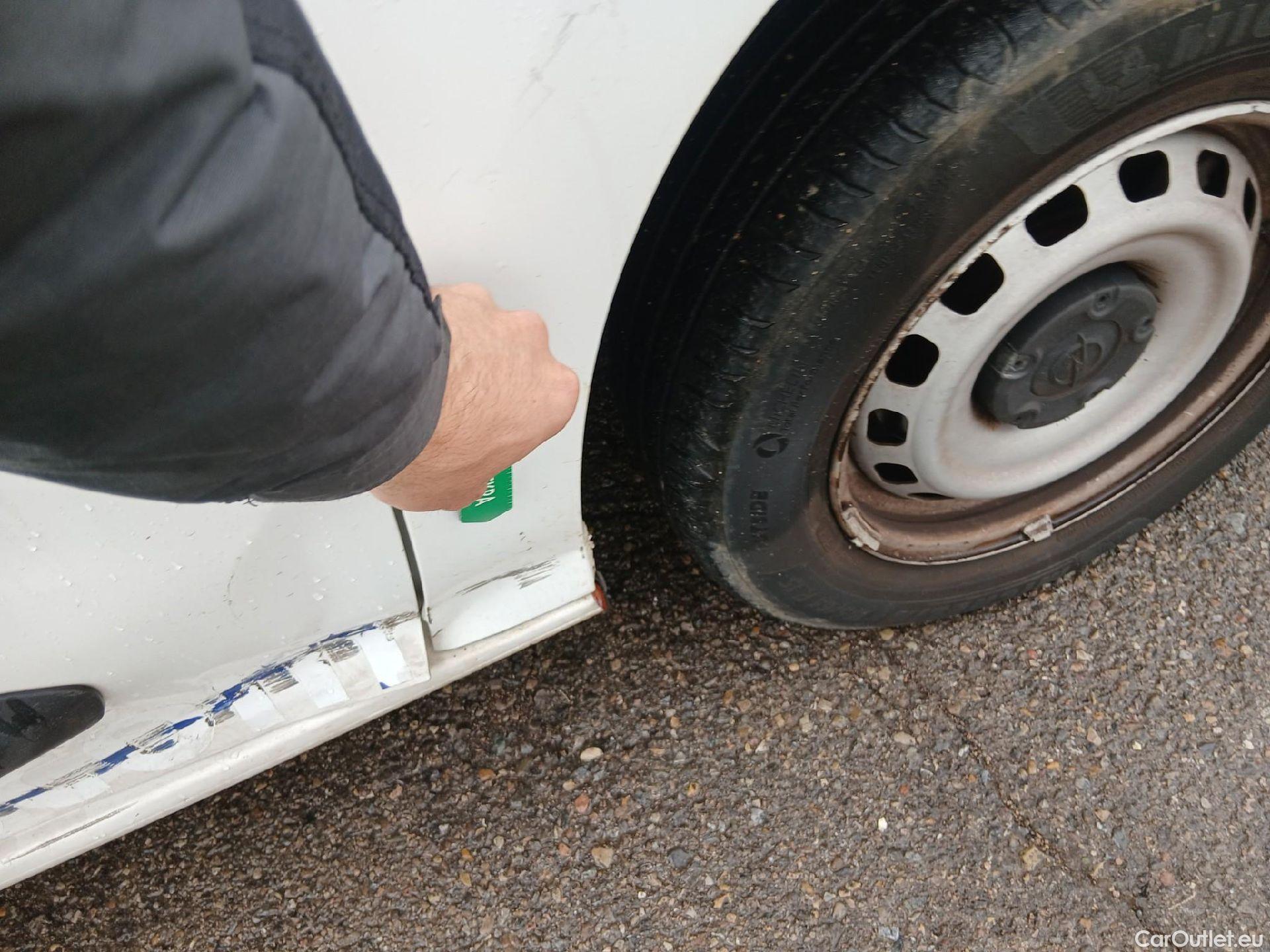  Opel  Combo OPEL  / 2018 / 3P / furgón derivado de turismo 1.6 TD S/S 74kW (100CV) Express L H1 650 #29