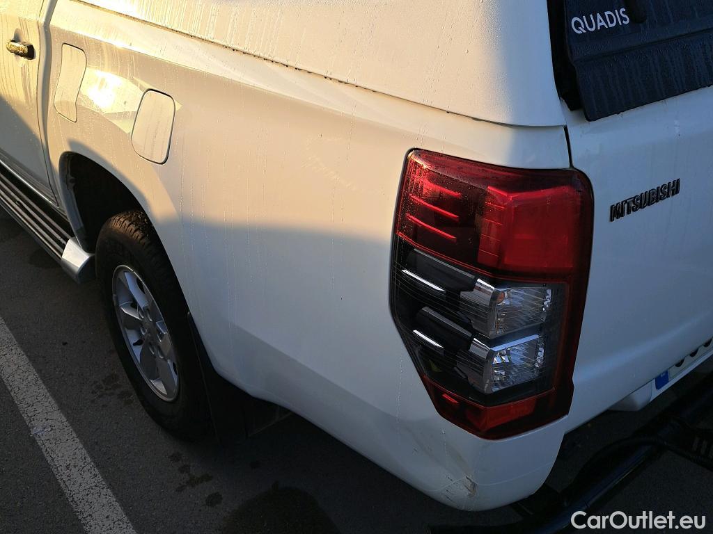  Mitsubishi  L200 MITSUBISHI  / 2019 / 4P / pickup doble cabina D/C 220 DI-D M-Pro Auto #1