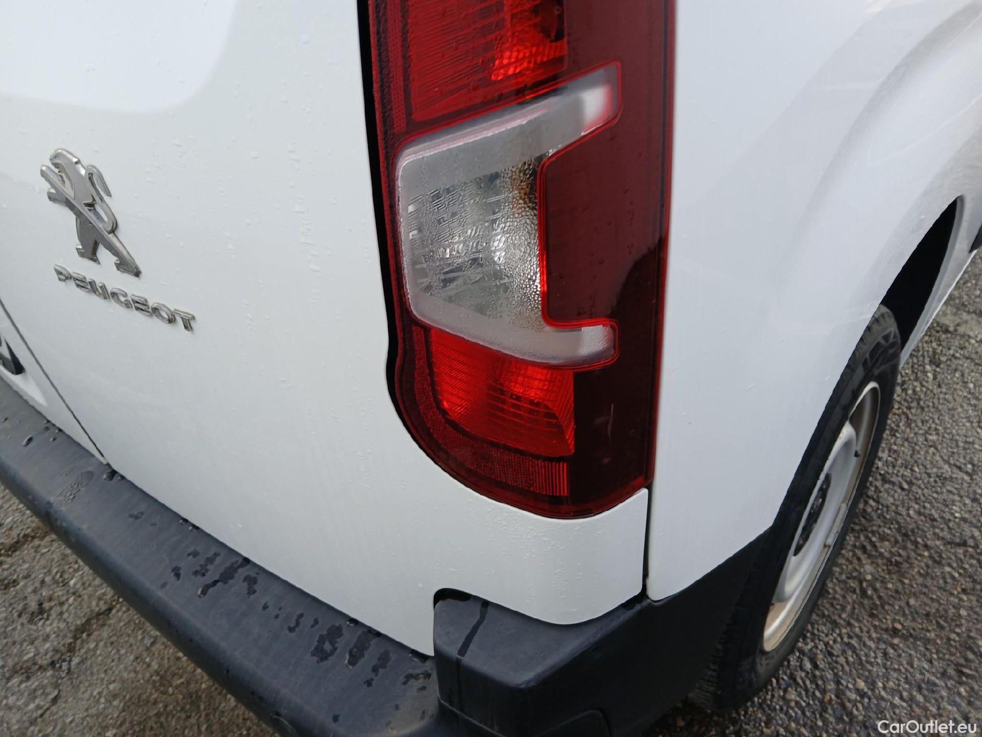  Peugeot  Partner PEUGEOT  / 2018 / 3P / furgón derivado de turismo Pro Standard 600kg BlueHDi 73kW #32