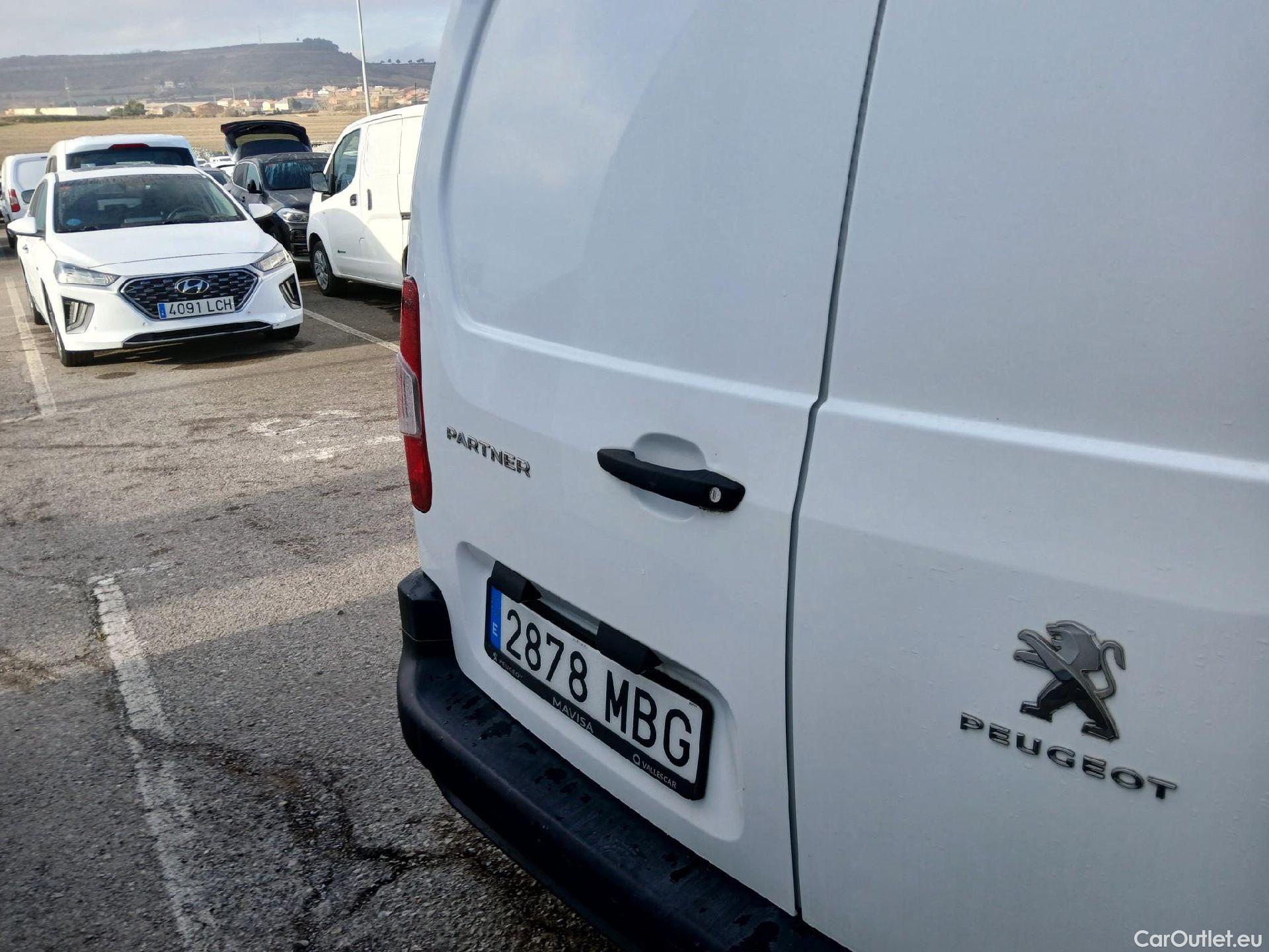  Peugeot  Partner PEUGEOT  / 2018 / 3P / furgón derivado de turismo Pro Standard 600kg BlueHDi 73kW #34