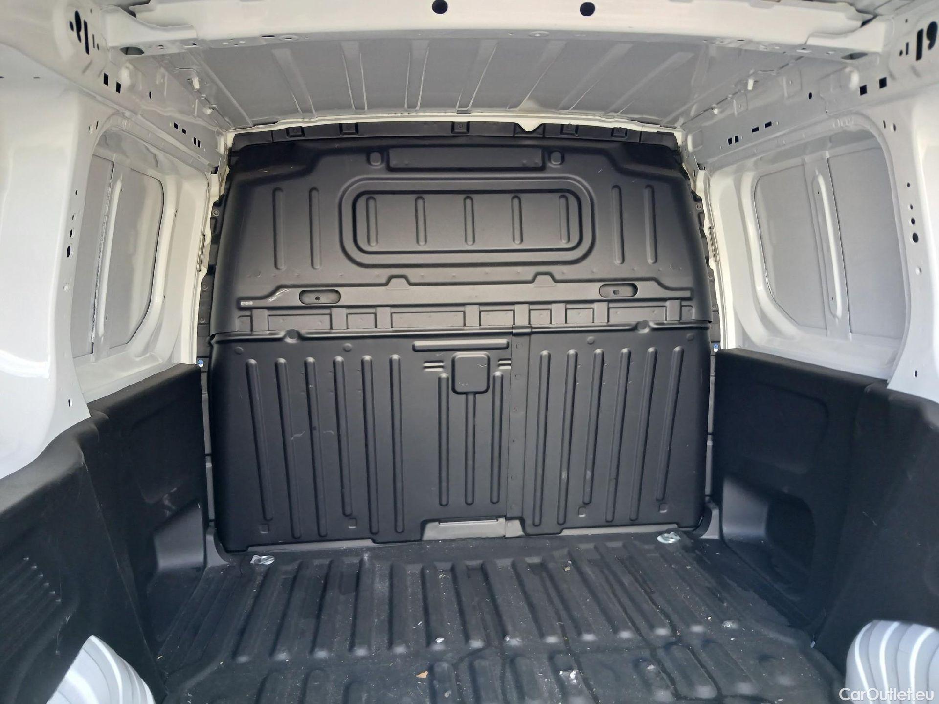  Peugeot  Partner PEUGEOT  / 2018 / 3P / furgón derivado de turismo Pro Standard 600kg BlueHDi 73kW #3