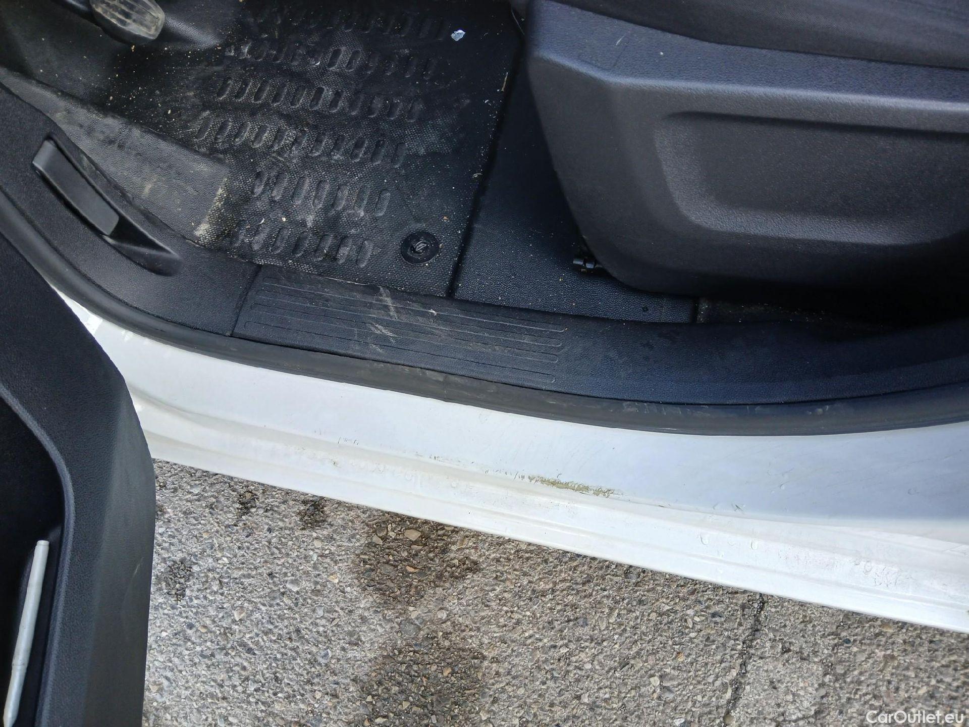  Peugeot  Partner PEUGEOT  / 2018 / 3P / furgón derivado de turismo Pro Standard 600kg BlueHDi 73kW #36