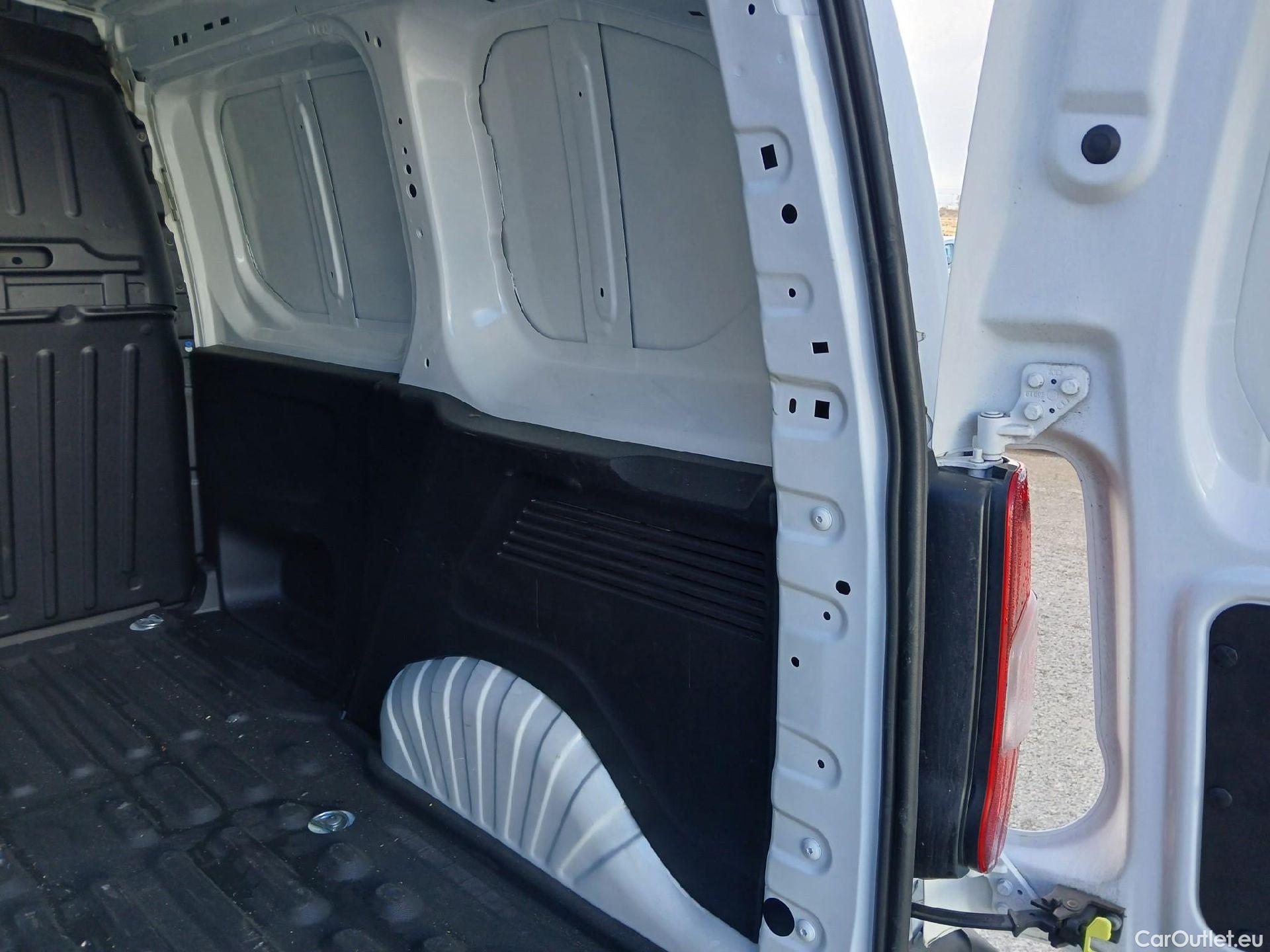  Peugeot  Partner PEUGEOT  / 2018 / 3P / furgón derivado de turismo Pro Standard 600kg BlueHDi 73kW #5