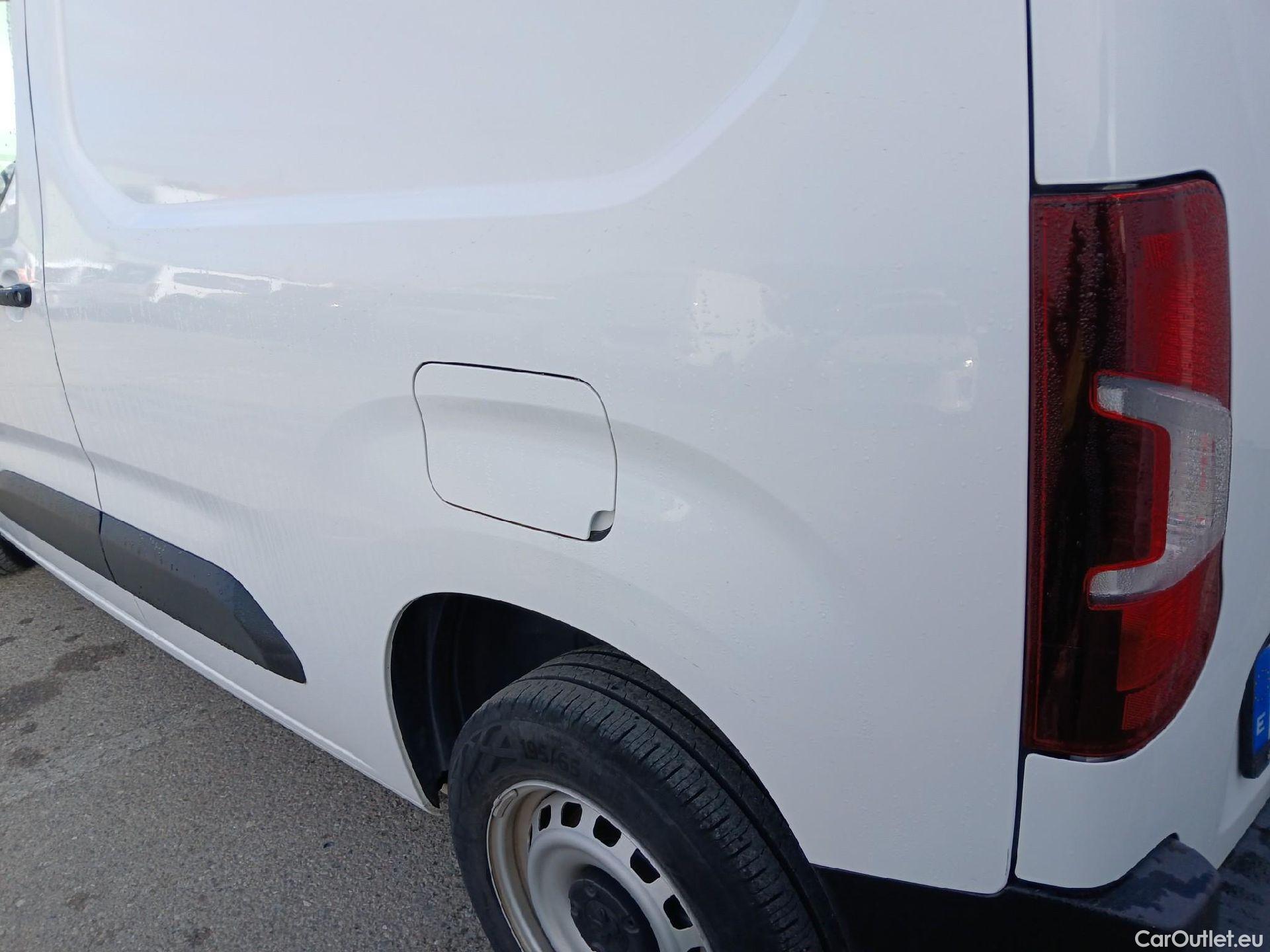  Peugeot  Partner PEUGEOT  / 2018 / 3P / furgón derivado de turismo Pro Standard 600kg BlueHDi 73kW #24