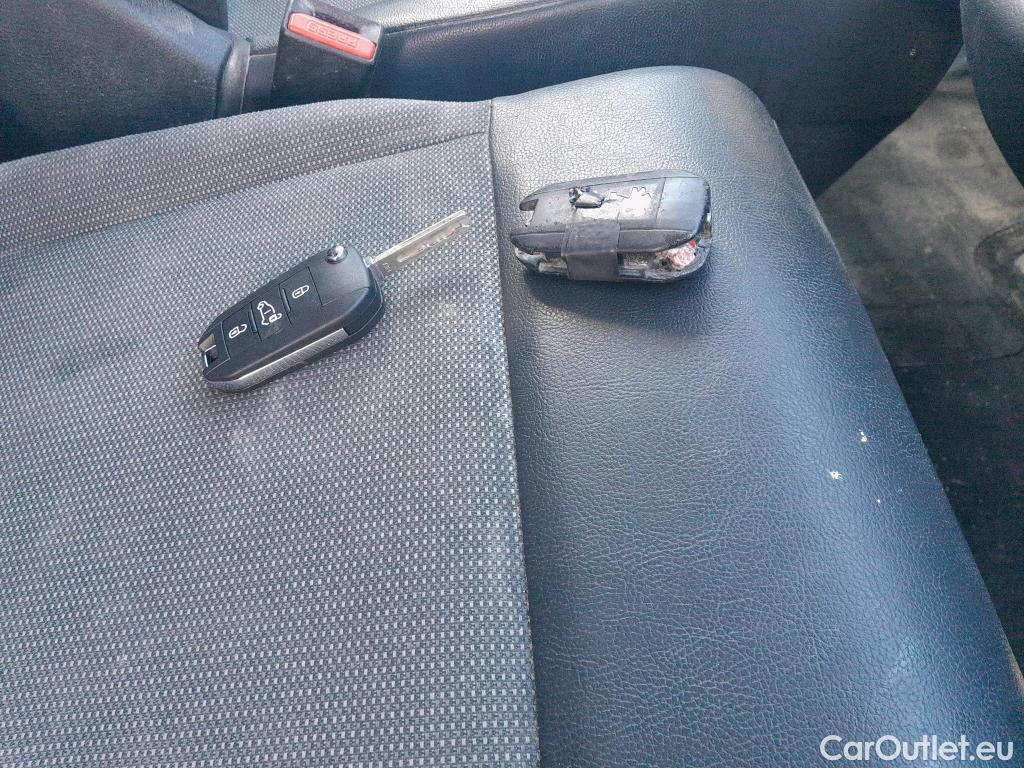  Peugeot  Expert PEUGEOT  / 2016 / 4P / furgón Furgón Premium 1.5 BlueHDi 100 Standard (AC) #5