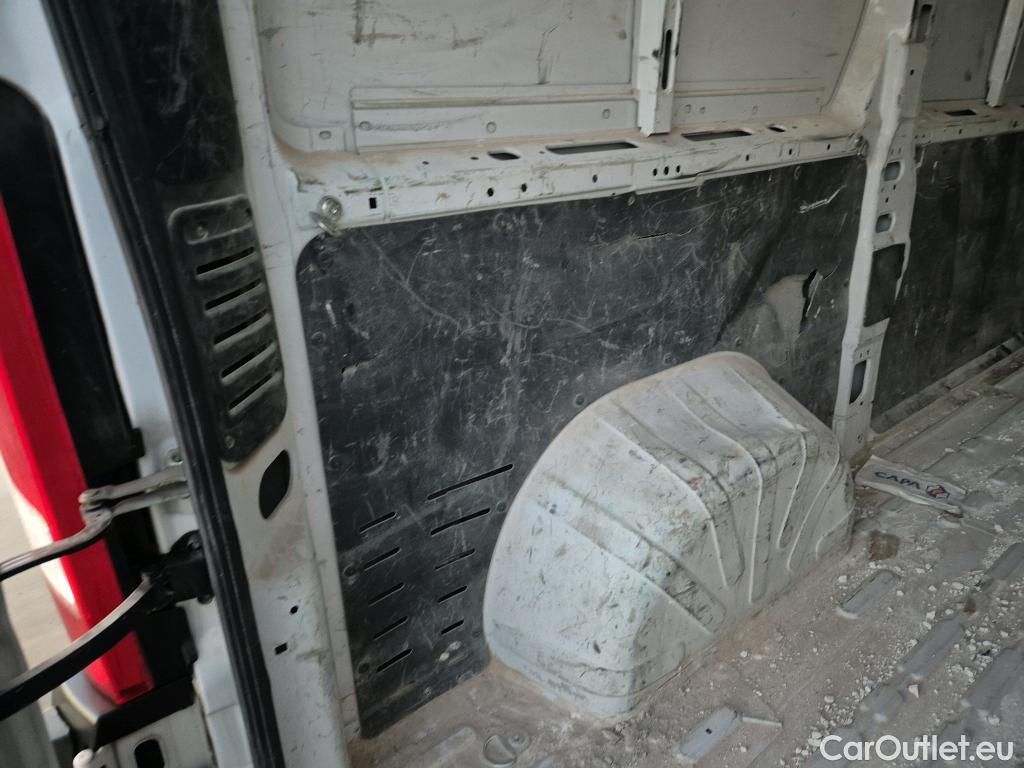  Peugeot  Boxer PEUGEOT  / 2014 / 4P / furgón 333 L2 H1 BHDI 103kW (140CV) S&S 6 V. M (AC) #27