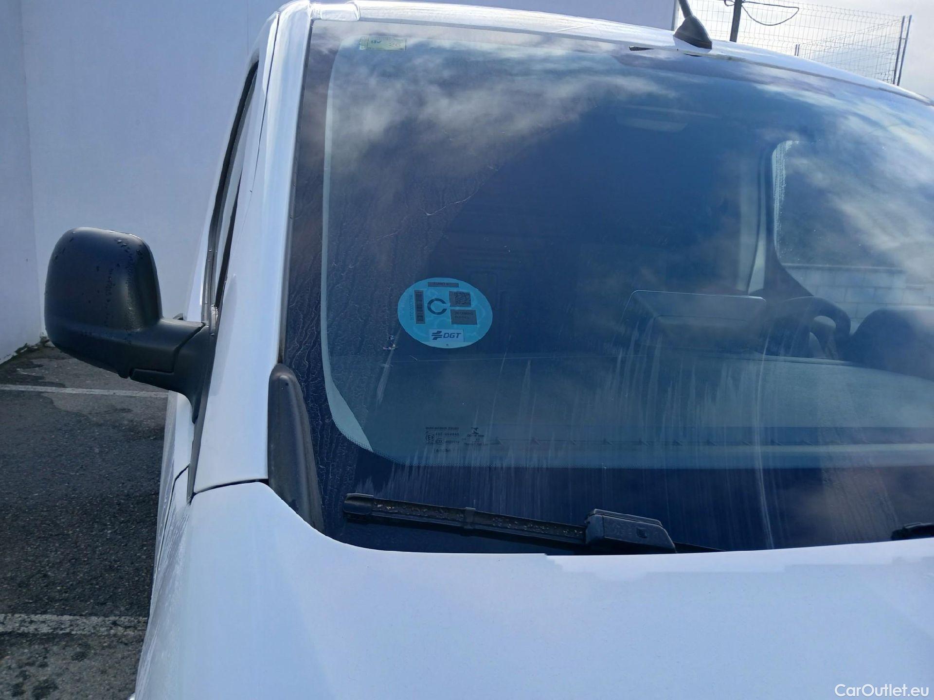  Peugeot  Partner PEUGEOT  / 2018 / 3P / furgón derivado de turismo Pro Standard 600kg BlueHDi 73kW #6