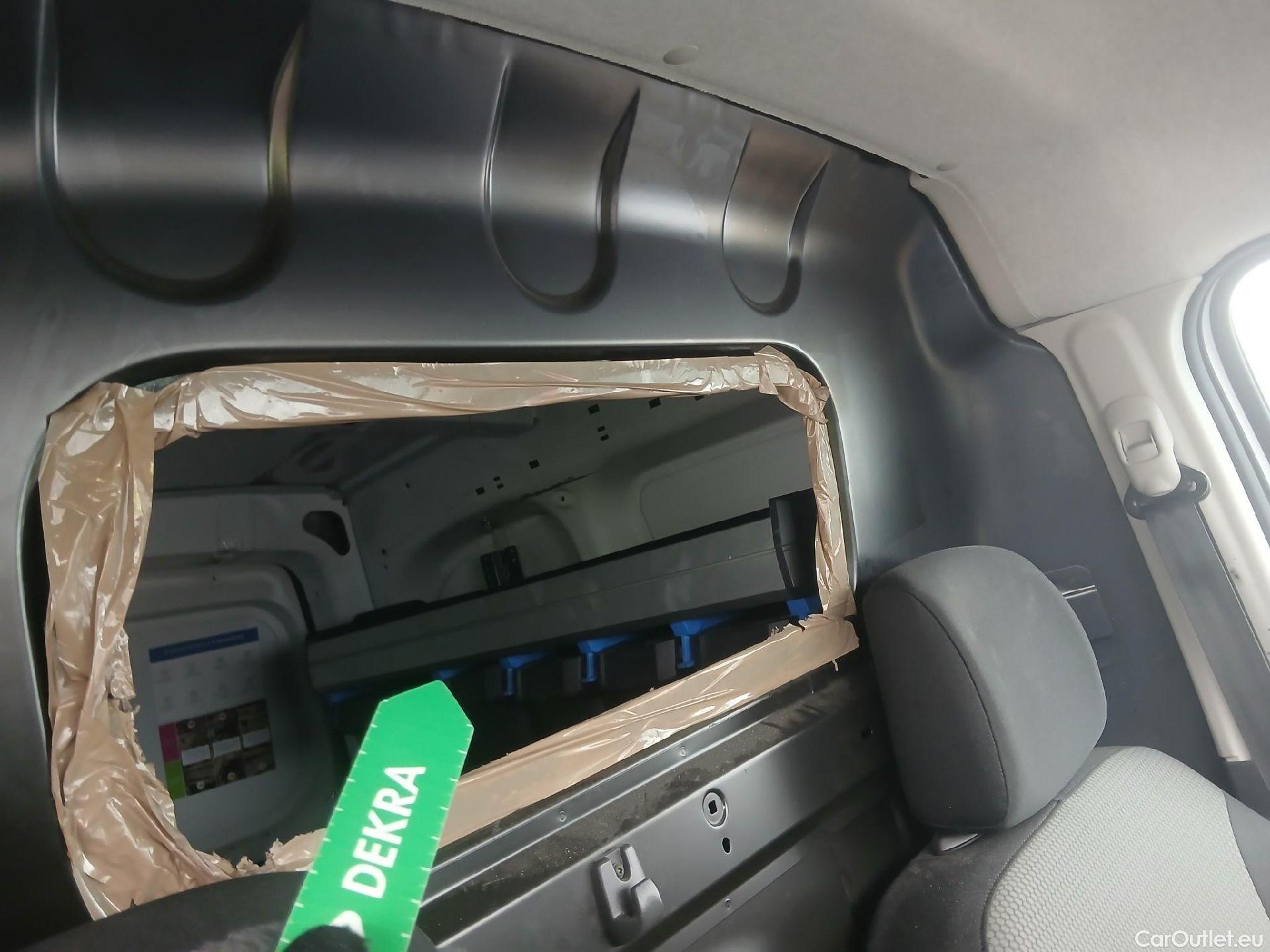  Renault  Kangoo RENAULT  Furgón/2013/3P/furgón derivado de turismo Profesional Blue dCi 70kW (95CV) #38