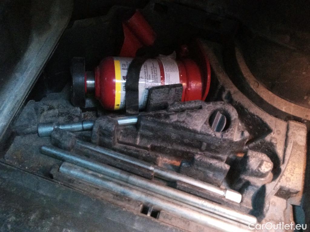  Volkswagen  Crafter VOLKSWAGEN  / 2017 / 4P / furgón 30 Furgón BM TN L3H2 2.0TDI 75kW (102CV) #74