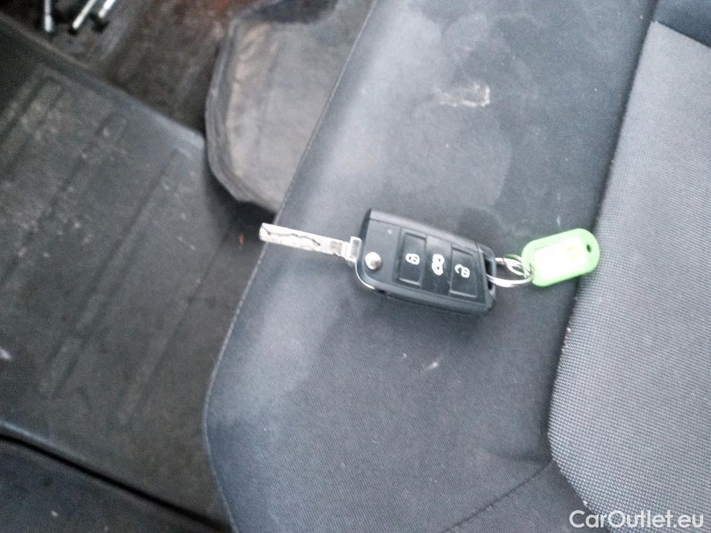  Volkswagen  Crafter VOLKSWAGEN  / 2017 / 4P / furgón 30 Furgón BM TN L3H2 2.0TDI 75kW (102CV) #9