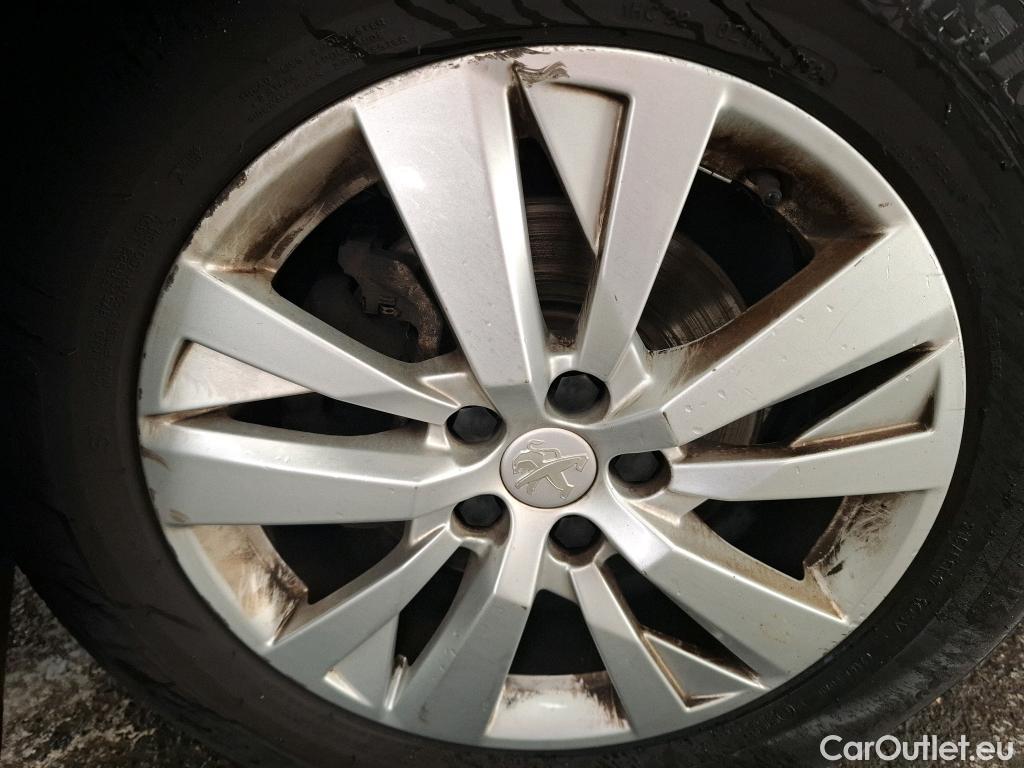  Peugeot  5008  Active Pack 1.5 HDi 130CV BVA8 7 Sieges E6d #17