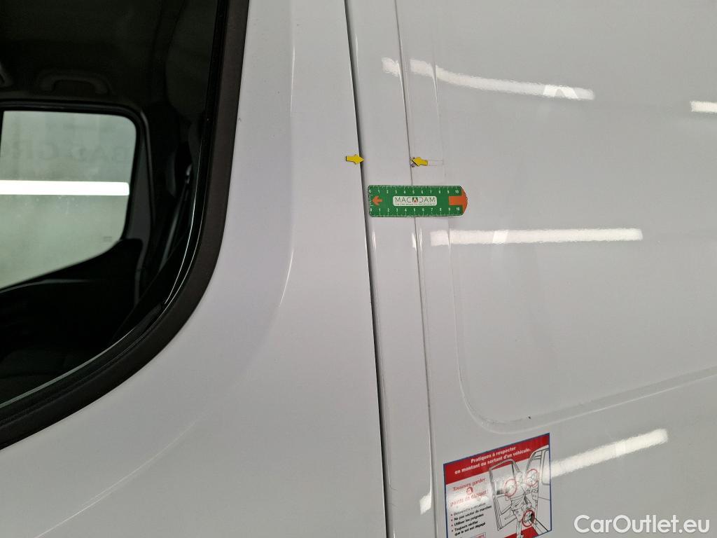  Renault  Master  III Fourgon L2H2 3 5 Grand Confort dCi 135CV BVM6 E6dT #40