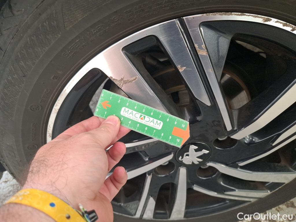  Peugeot  208  Allure Pack 1.2 PureTech 100CV BVM6 E6d #17