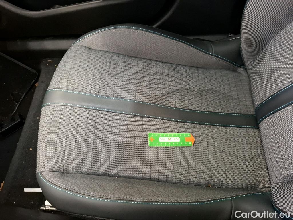  Peugeot  2008  (e-) Allure Pack 50kWh BVA #18