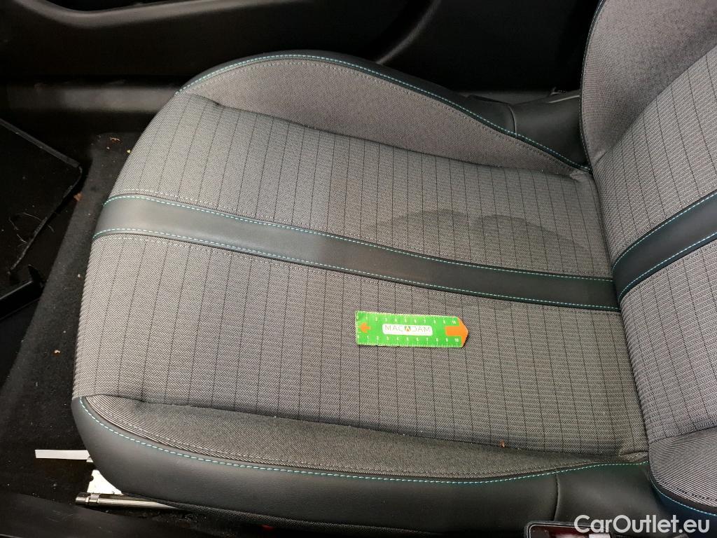  Peugeot  2008  (e-) Allure Pack 50kWh BVA #17