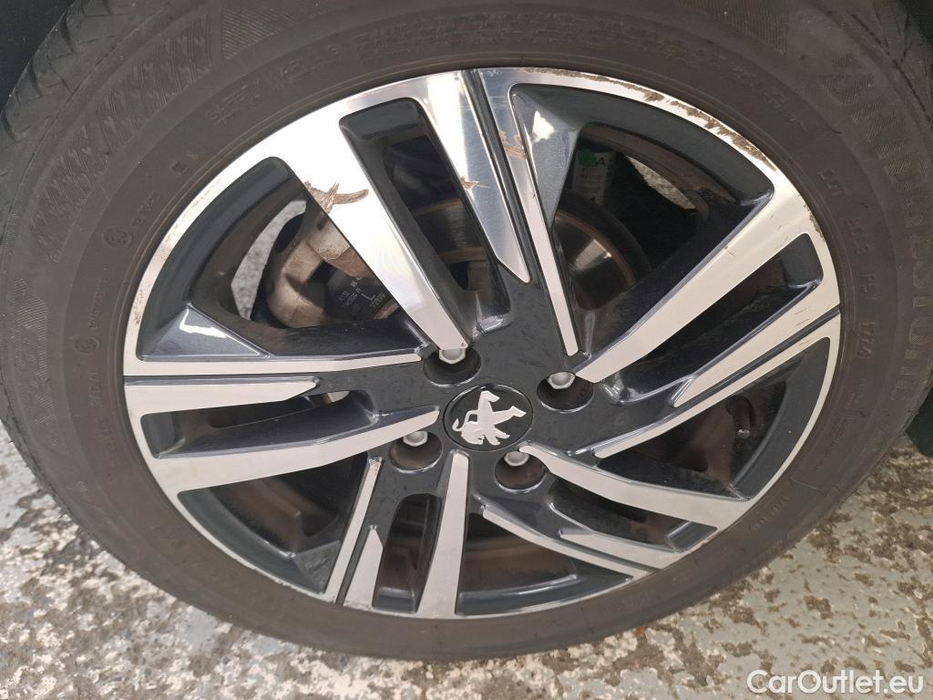  Peugeot  208  Allure Pack 1.2 PureTech 100CV BVM6 E6d #15