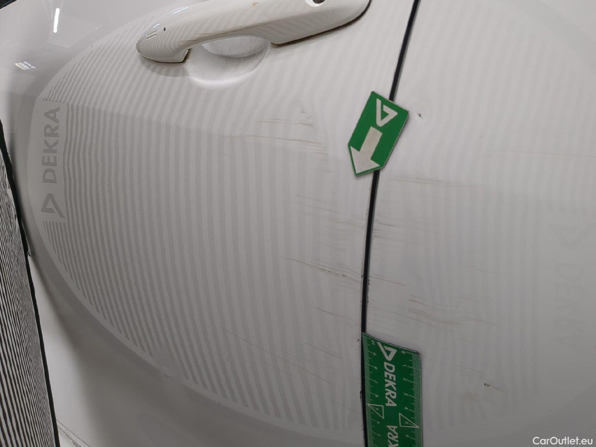  Toyota  Yaris TOYOTA  Hybride / 2019 / 5P / Berline Hybride 116h France Business Stage Acad #49