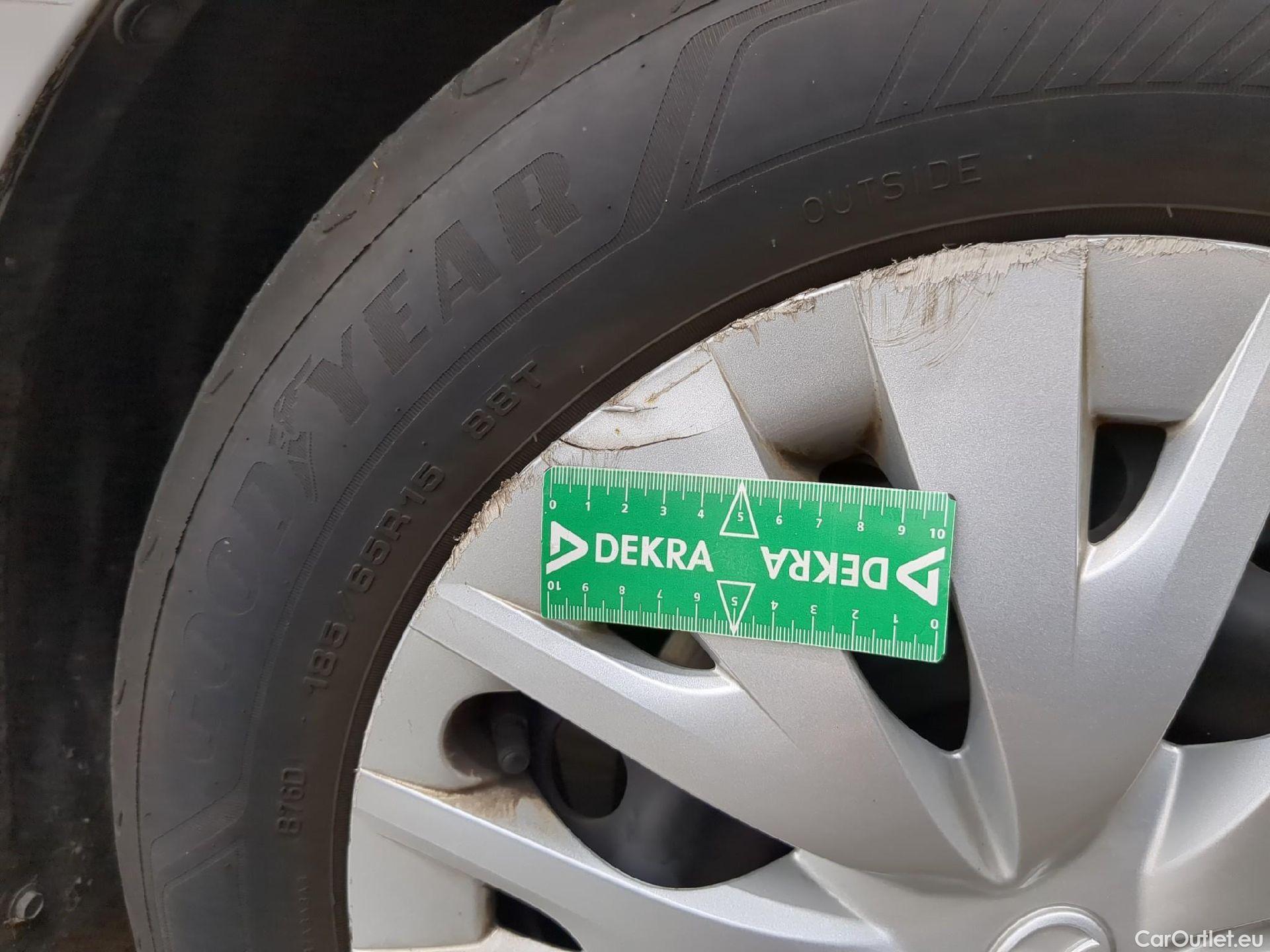  Toyota  Yaris TOYOTA  Hybride / 2019 / 5P / Berline Hybride 116h France Business Stage Acad #6