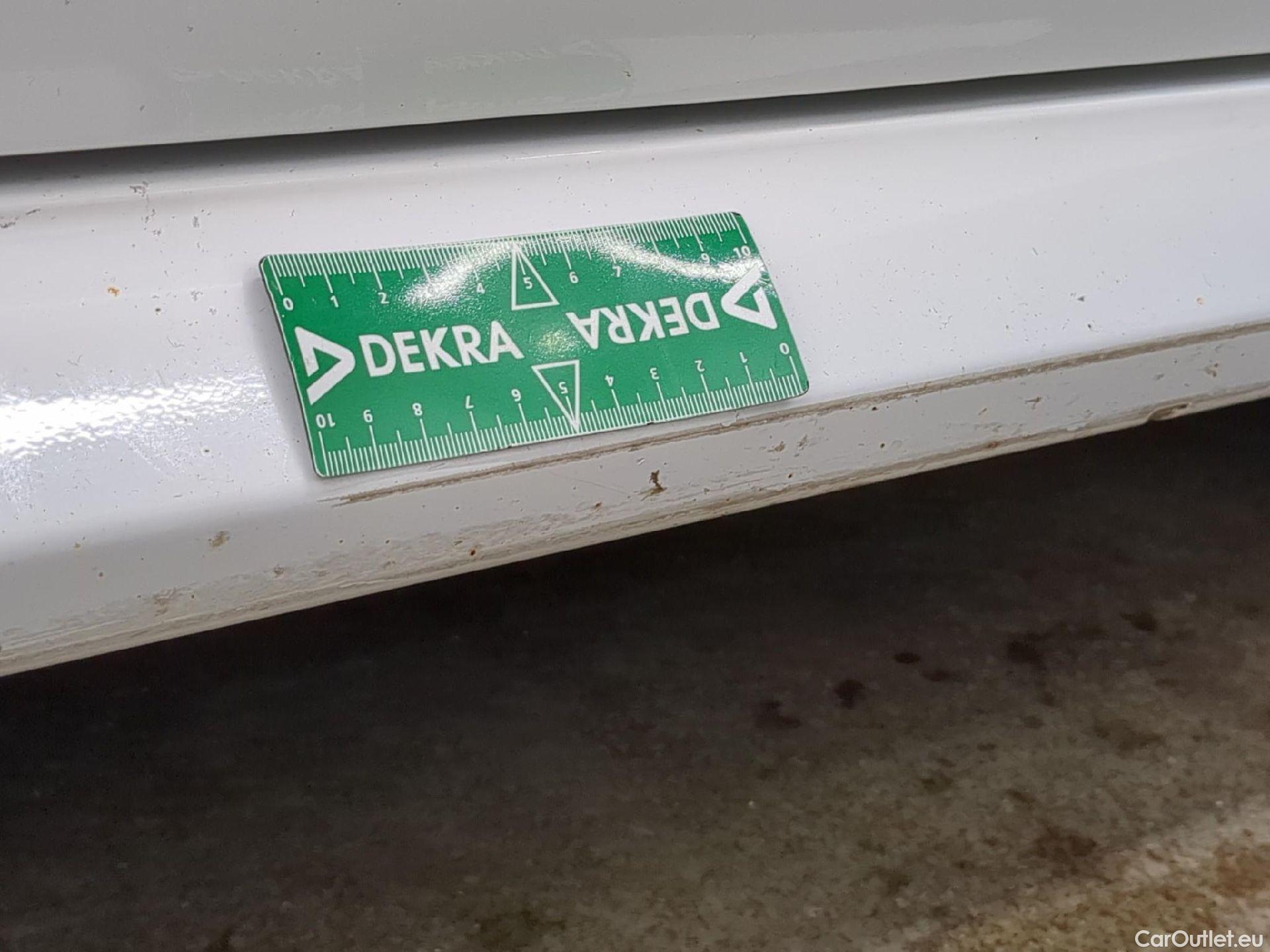  Toyota  Yaris TOYOTA  Hybride / 2019 / 5P / Berline Hybride 116h France Business Stage Acad #19