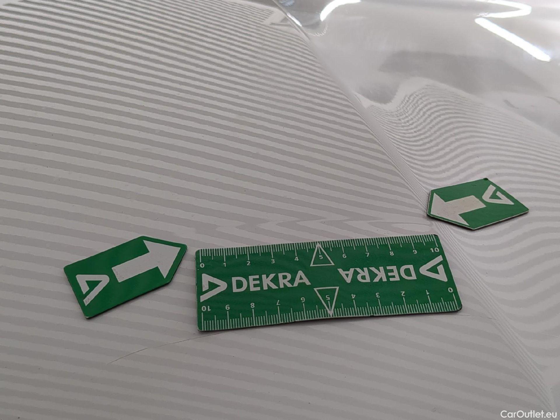  Toyota  Yaris TOYOTA  Hybride / 2019 / 5P / Berline Hybride 116h France Business Stage Acad #38