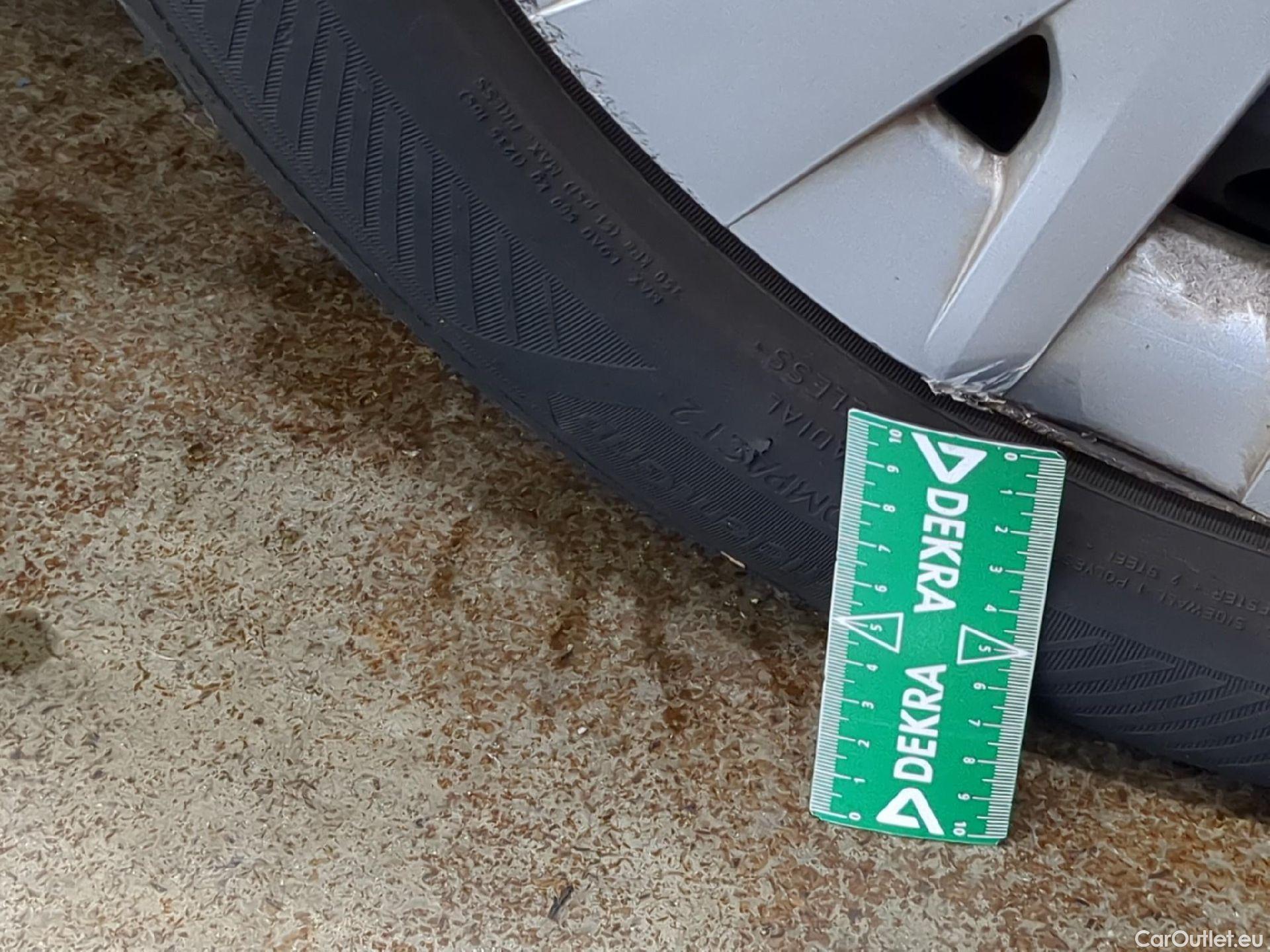  Toyota  Yaris TOYOTA  Hybride / 2019 / 5P / Berline Hybride 116h France Business Stage Acad #3