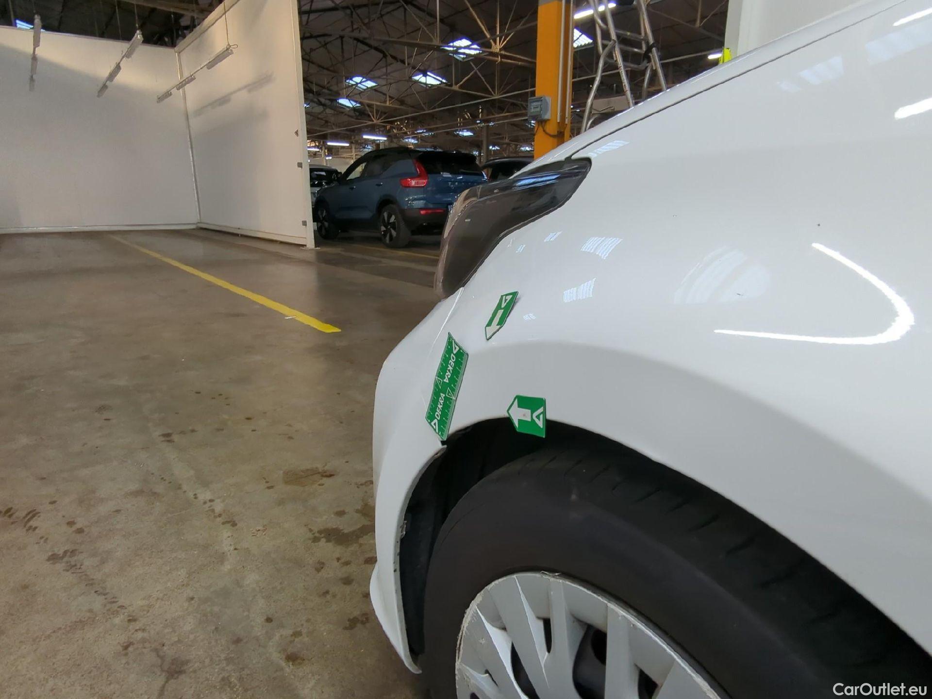  Toyota  Yaris TOYOTA  Hybride / 2019 / 5P / Berline Hybride 116h France Business Stage Acad #42