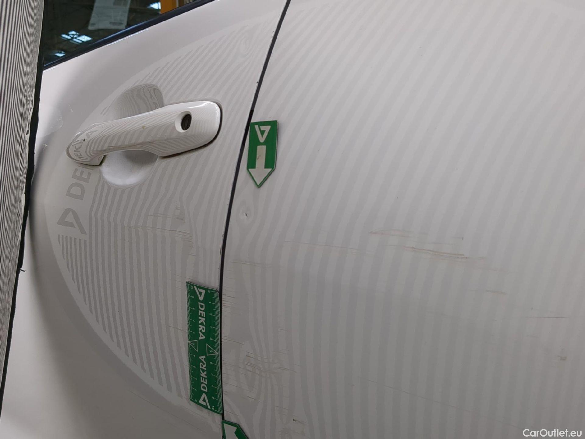  Toyota  Yaris TOYOTA  Hybride / 2019 / 5P / Berline Hybride 116h France Business Stage Acad #51