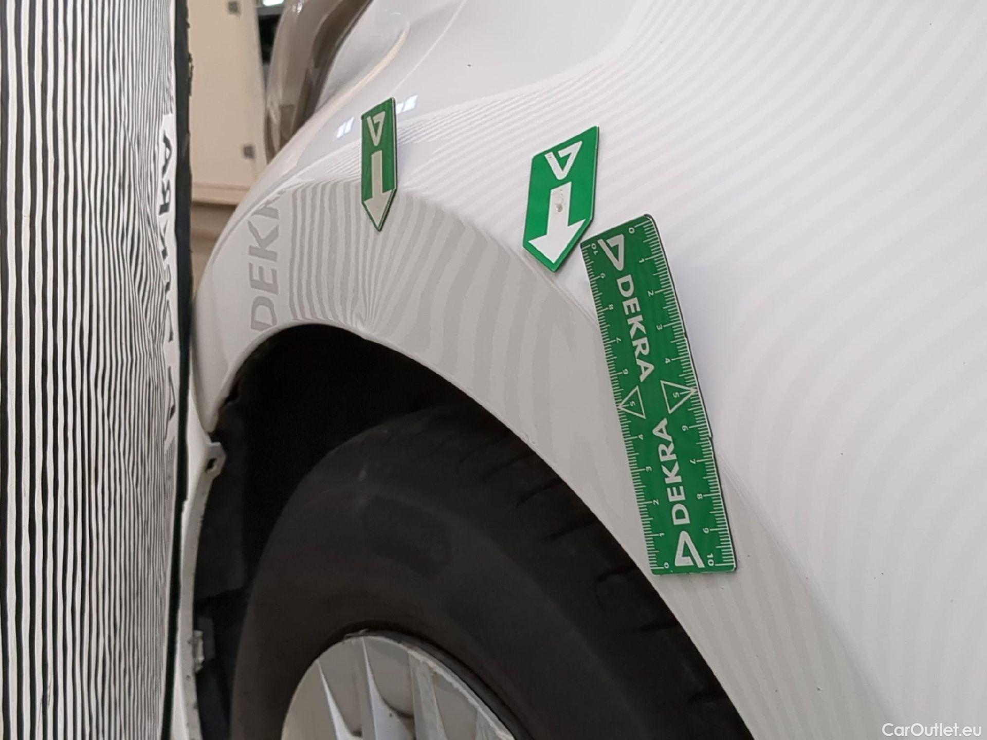  Toyota  Yaris TOYOTA  Hybride / 2019 / 5P / Berline Hybride 116h France Business Stage Acad #41