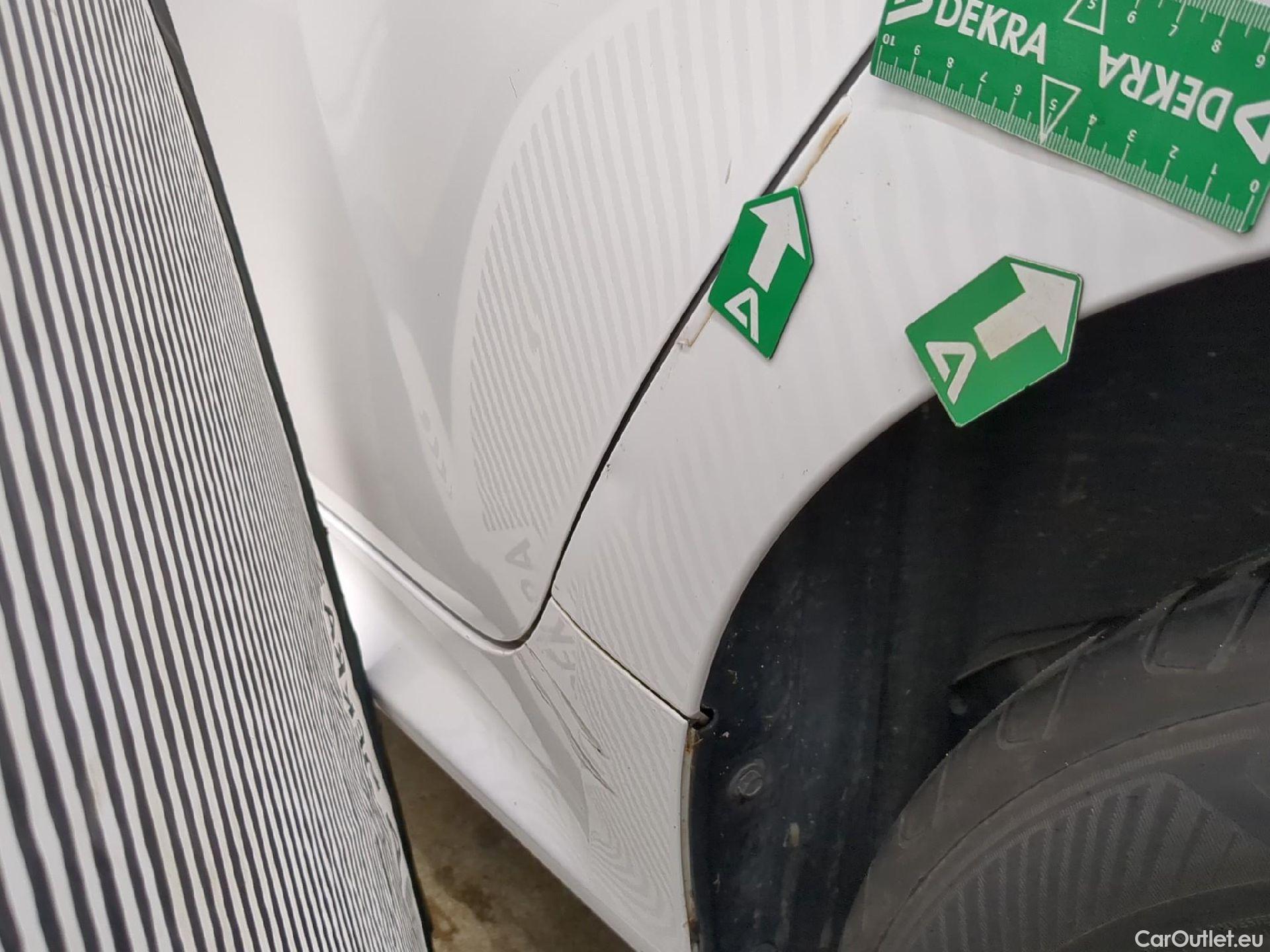  Toyota  Yaris TOYOTA  Hybride / 2019 / 5P / Berline Hybride 116h France Business Stage Acad #56