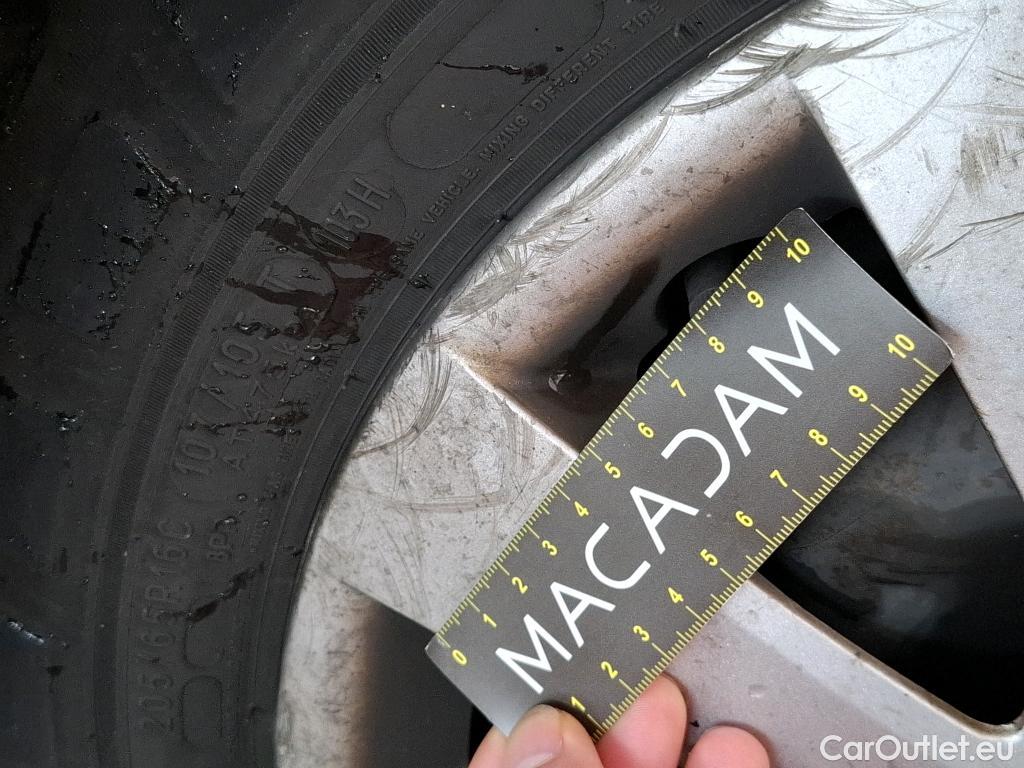  Renault  Trafic  Furgon Grand Confort L1H1 1200 1.6 dCi 125CV BVM6 E6 #40