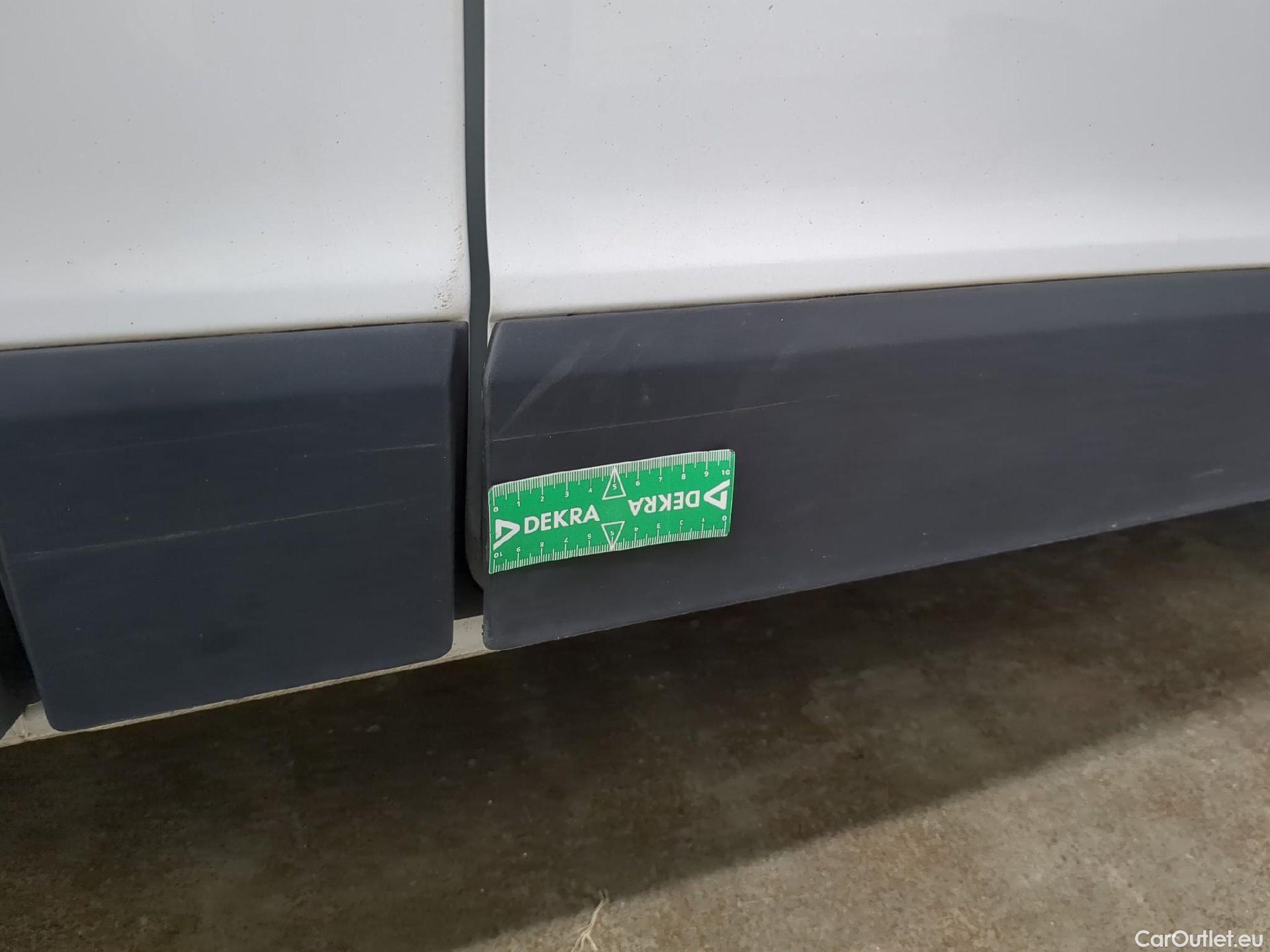  Renault  Trafic RENAULT  / 2019 / 4P / Fourgon tole NV FG GCF L1H1 1200 dCi 120 #36