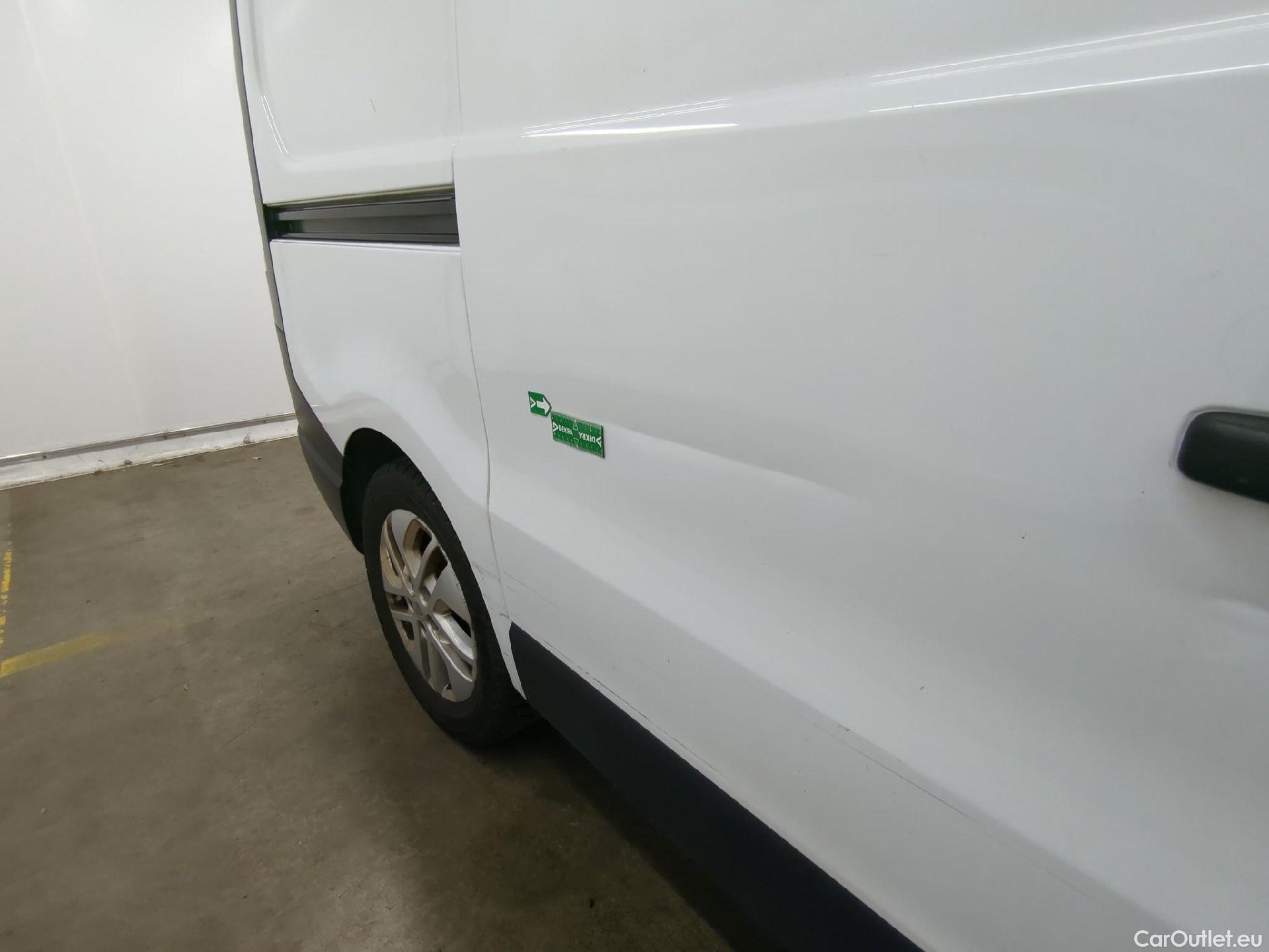  Renault  Trafic RENAULT  / 2019 / 4P / Fourgon tole NV FG GCF L1H1 1200 dCi 120 #32