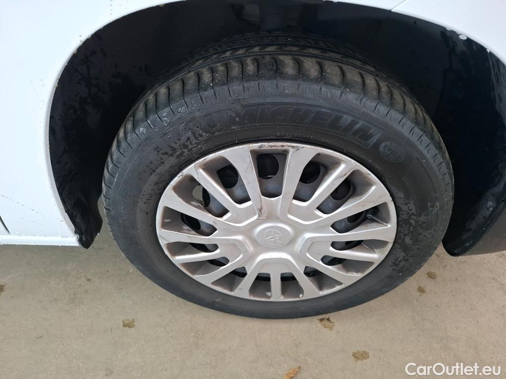  Toyota  Proace TOYOTA  City / 2019 / 4P / Fourgonnette 1.5 Medium 100 D-4D Business #8