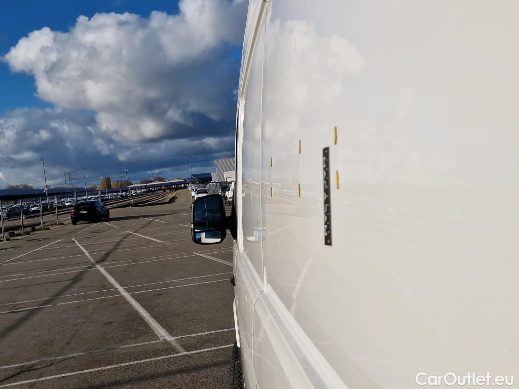  Volkswagen  Crafter  Fourgon Fourgon 30 mittlerer Radstand mit Hochdach FWD 2.0 #8