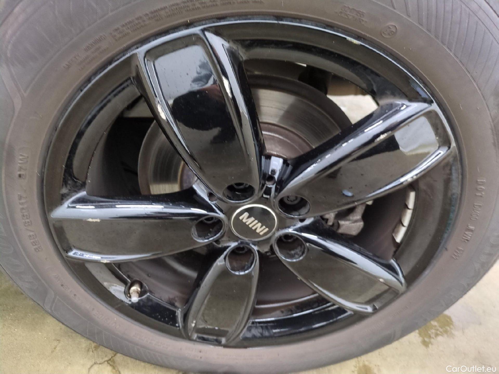  Mini  Countryman MINI  / 2020 / 5P / Crossover Cooper Edition Northwood 136 ch BVA7 #17