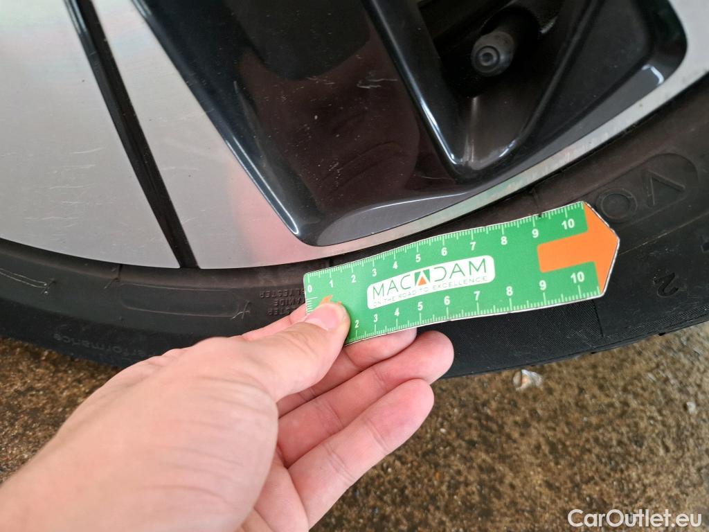  Volvo  XC 40 VOLVO XC40 / 2022 / 5P / SUV Recharge T4 211 DCT7 Start #8