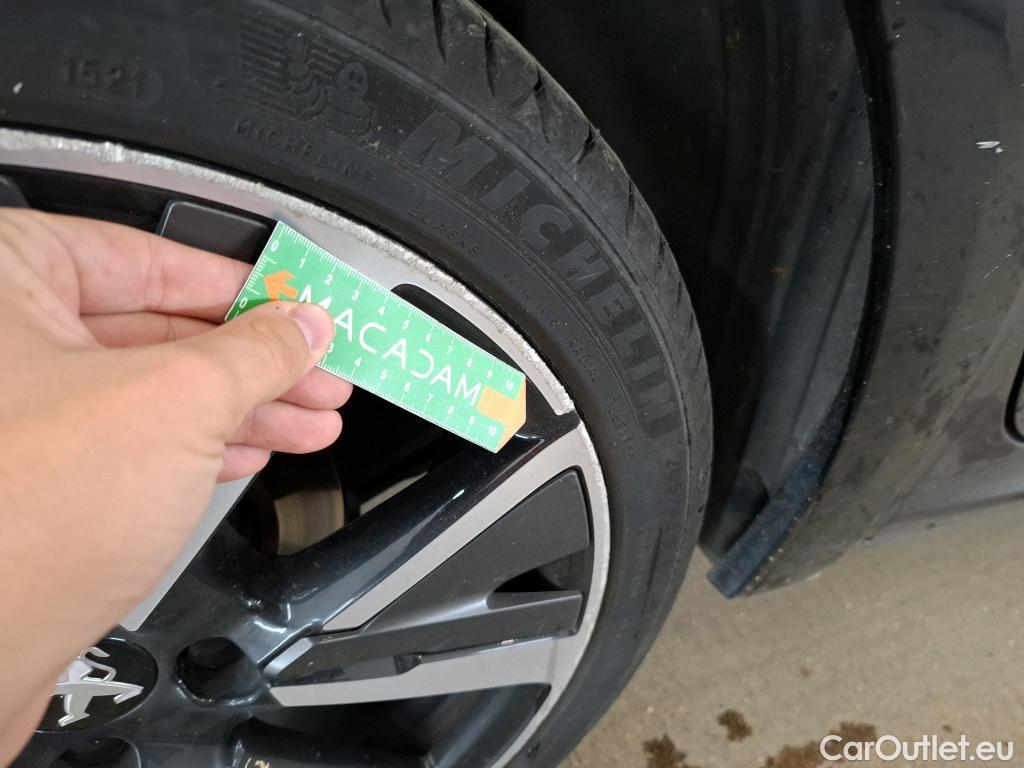  Peugeot  208  GT 1.2 PureTech 100CV BVA8 E6d #19