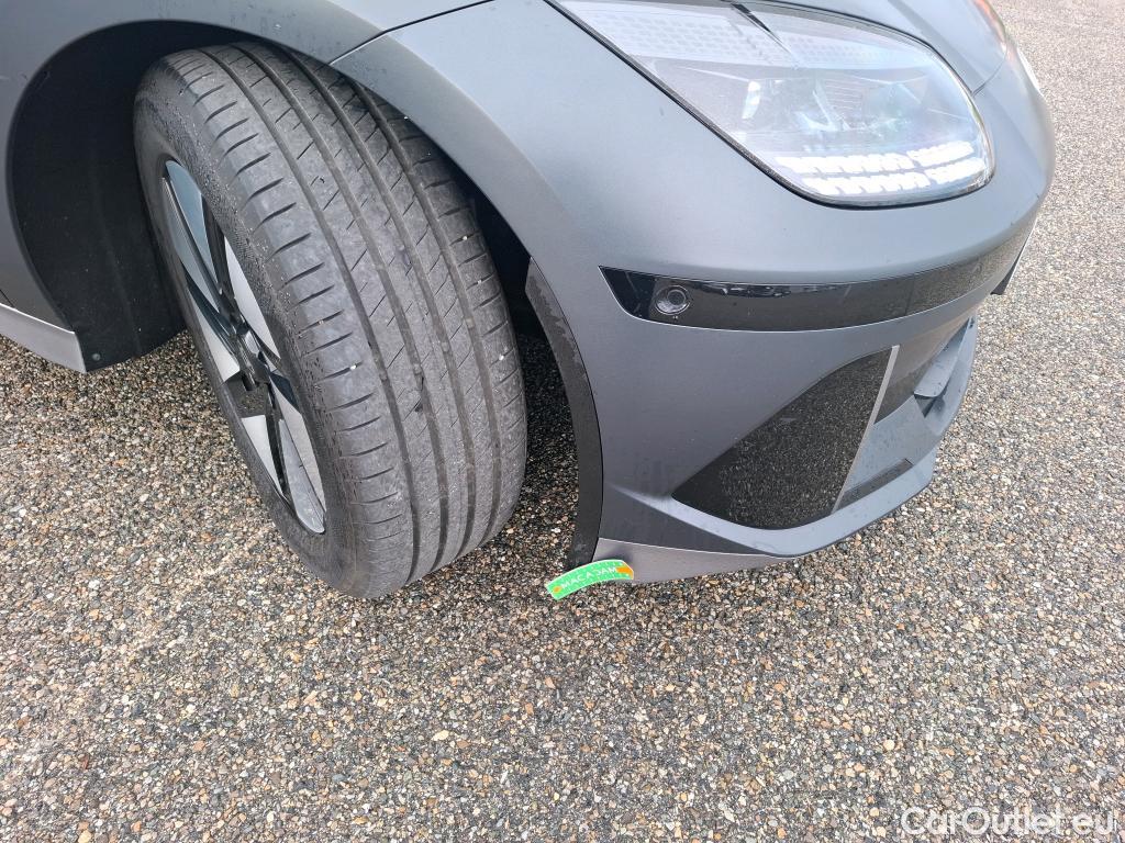  Hyundai   Ioniq HYUNDAI 6 / 2022 / 4P / Berline BEV 77kWh 229ch Executive #17