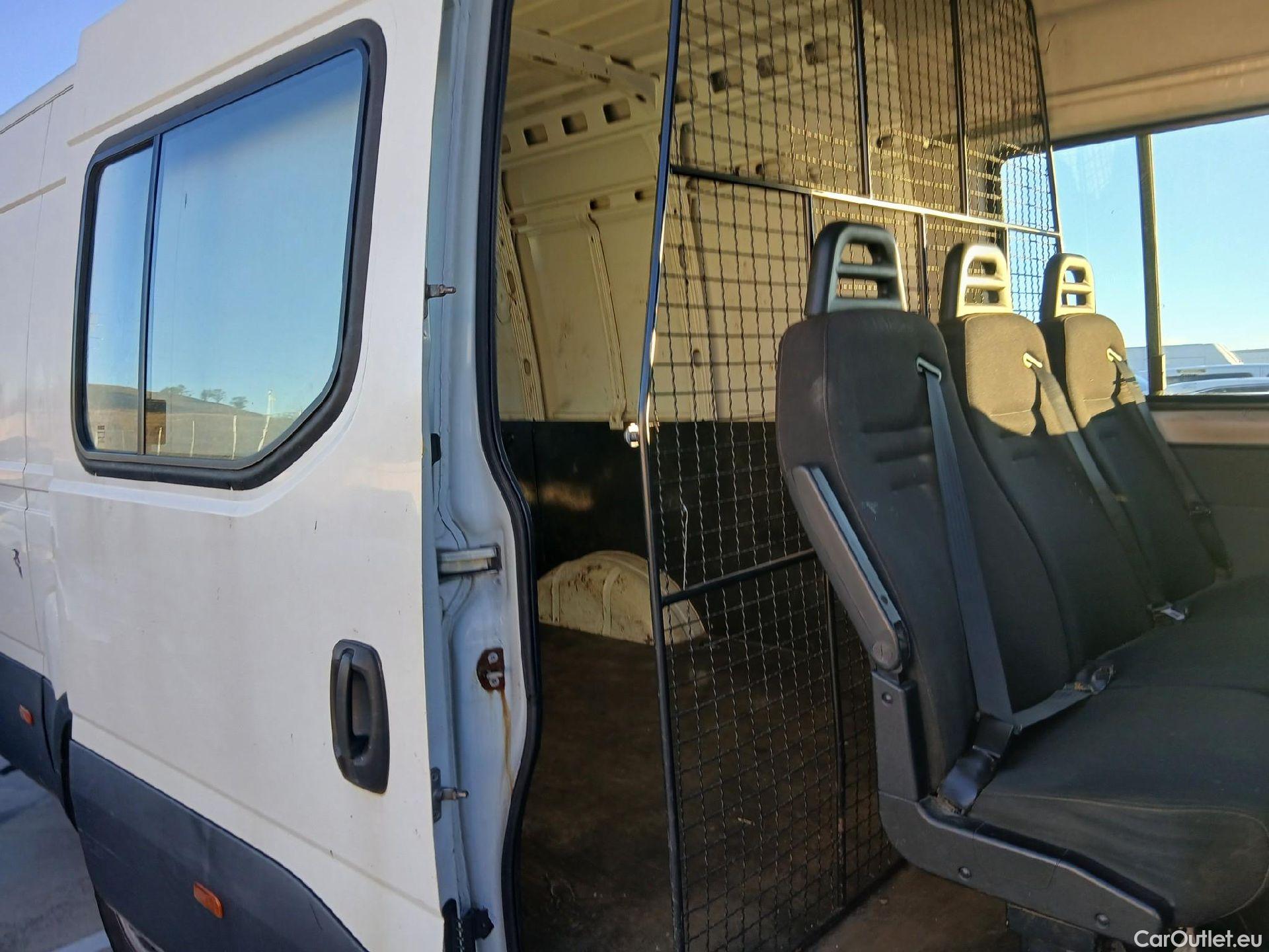  Iveco  Daily IVECO  / 2019 / 4P / combi 35S 14H V 4100/H2 16H M3  #69