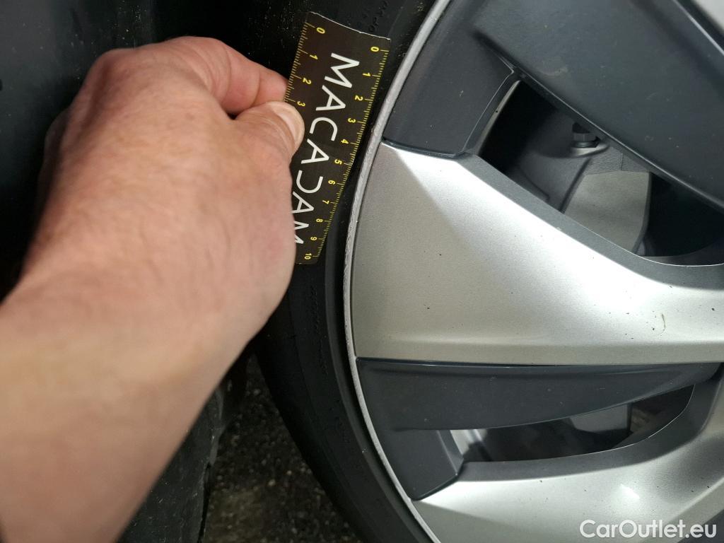  Tesla  Model Y TESLA  / 2021 / 5P / SUV RWD #23