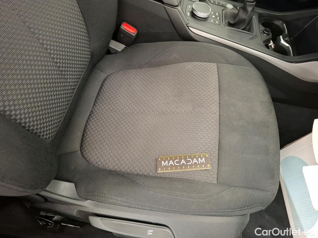  Bmw  Serie 1 BMW Série 1 / 2019 / 5P / Berline 116i Business Design #1