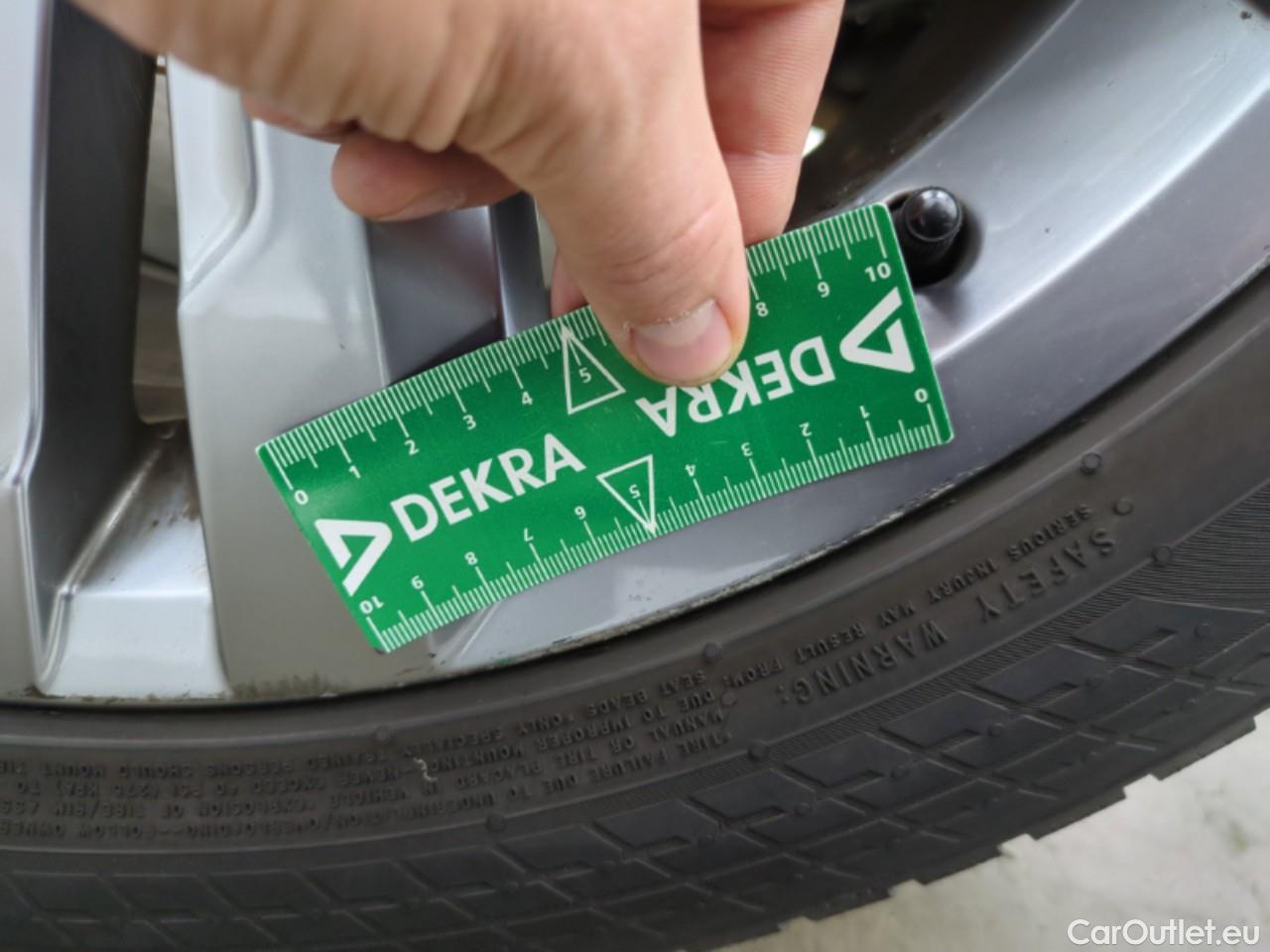  Volkswagen  Tiguan VOLKSWAGEN  / 2020 / 5P / SUV 1.4 eHybrid 245 DSG6 R-Line #27